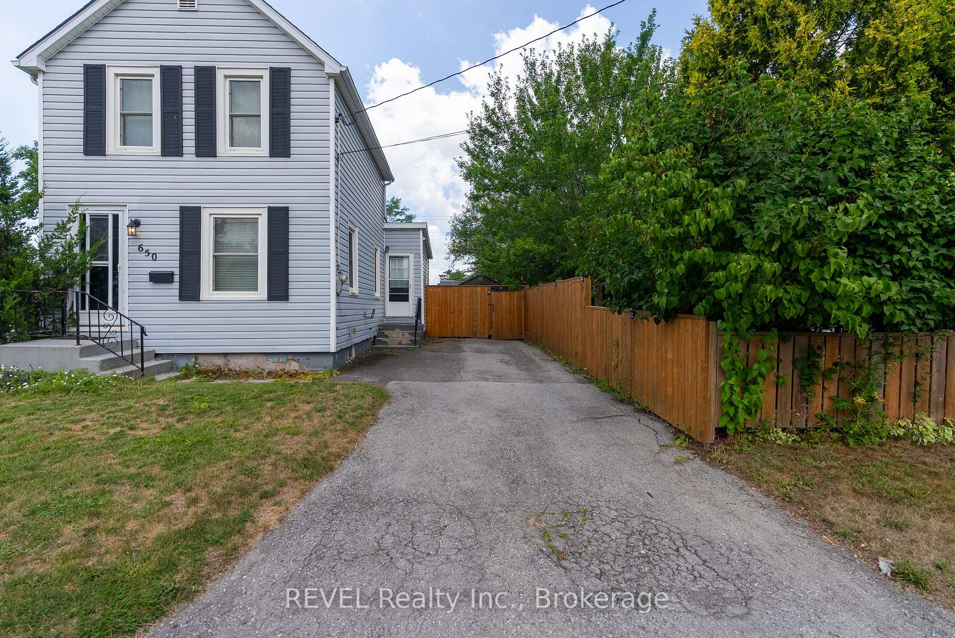 Photo 4 of 650 Deere Street, Welland, Lincoln/Crowland — HOMEH