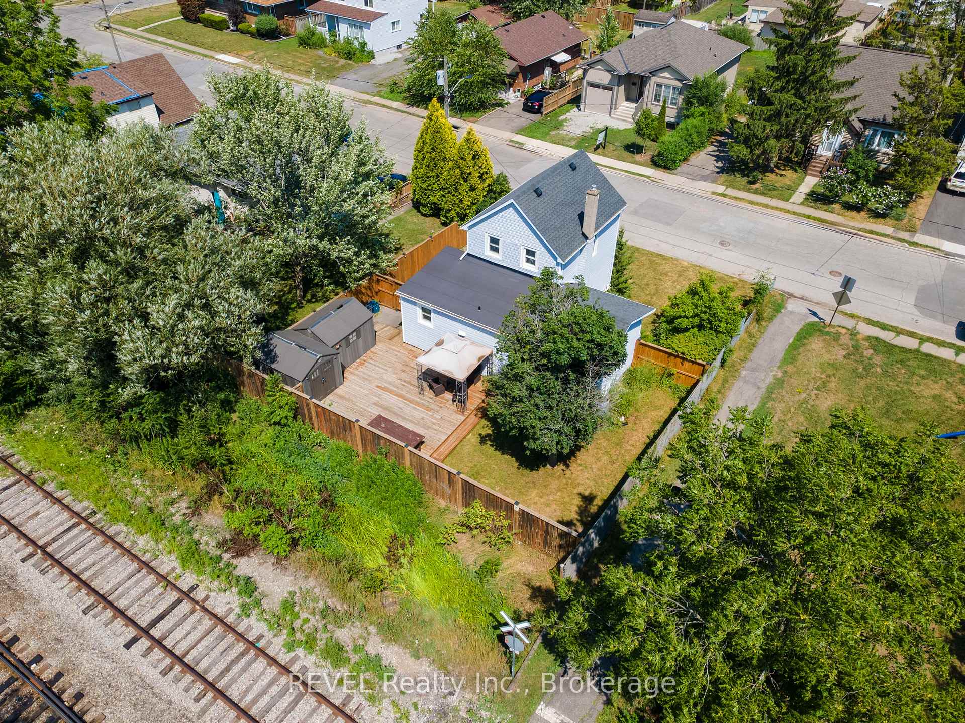 Photo 6 of 650 Deere Street, Welland, Lincoln/Crowland — HOMEH
