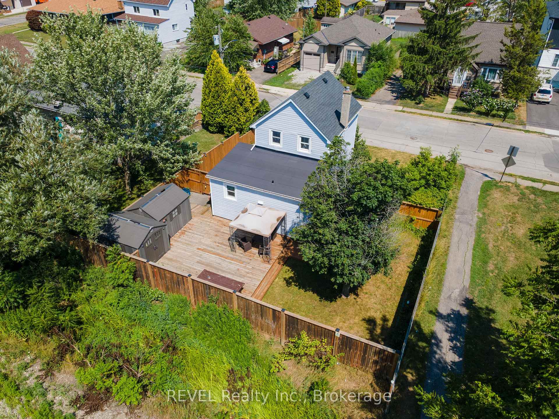 Photo 7 of 650 Deere Street, Welland, Lincoln/Crowland — HOMEH