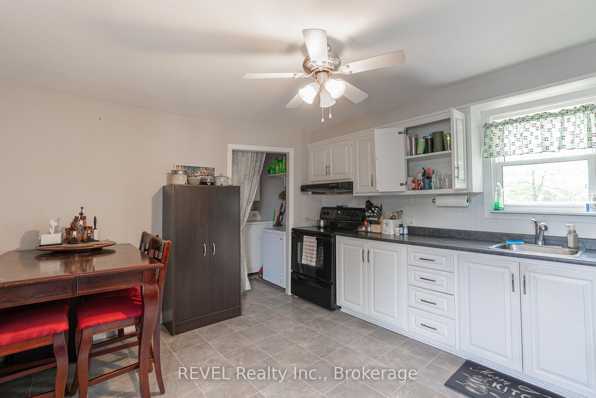 Photo 15 of 650 Deere Street, Welland, Lincoln/Crowland — HOMEH