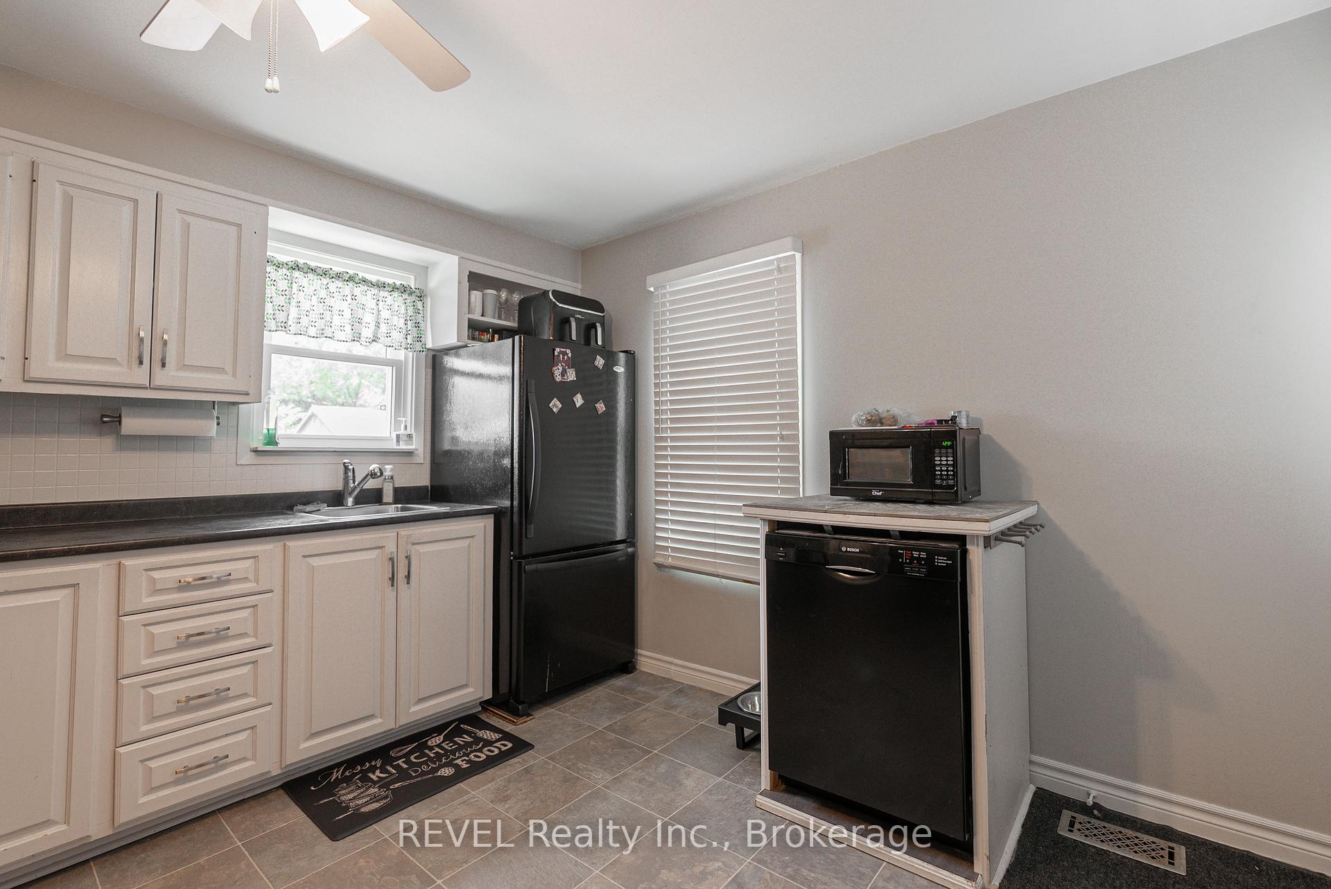 Photo 18 of 650 Deere Street, Welland, Lincoln/Crowland — HOMEH