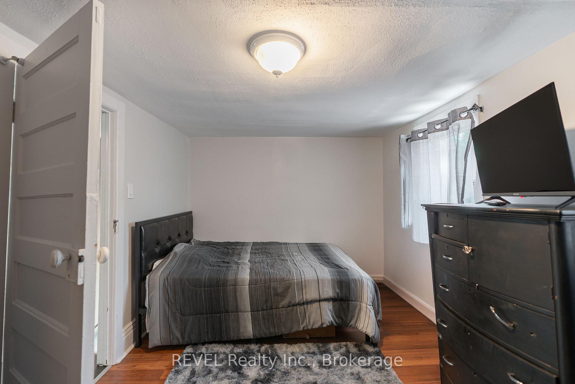 Photo 23 of 650 Deere Street, Welland, Lincoln/Crowland — HOMEH