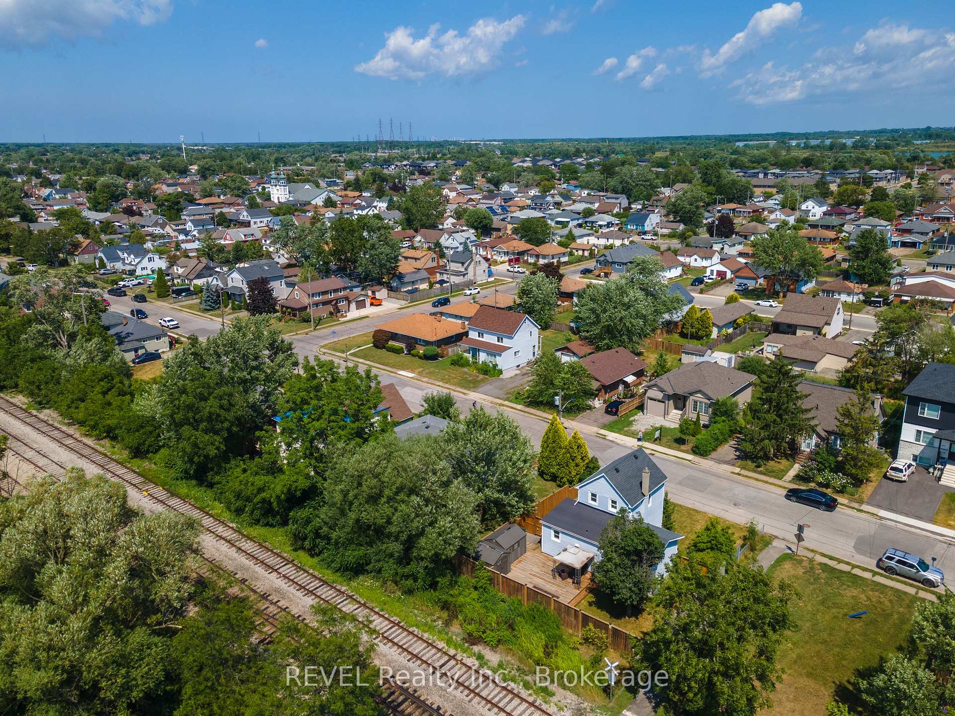 Photo 26 of 650 Deere Street, Welland, Lincoln/Crowland — HOMEH