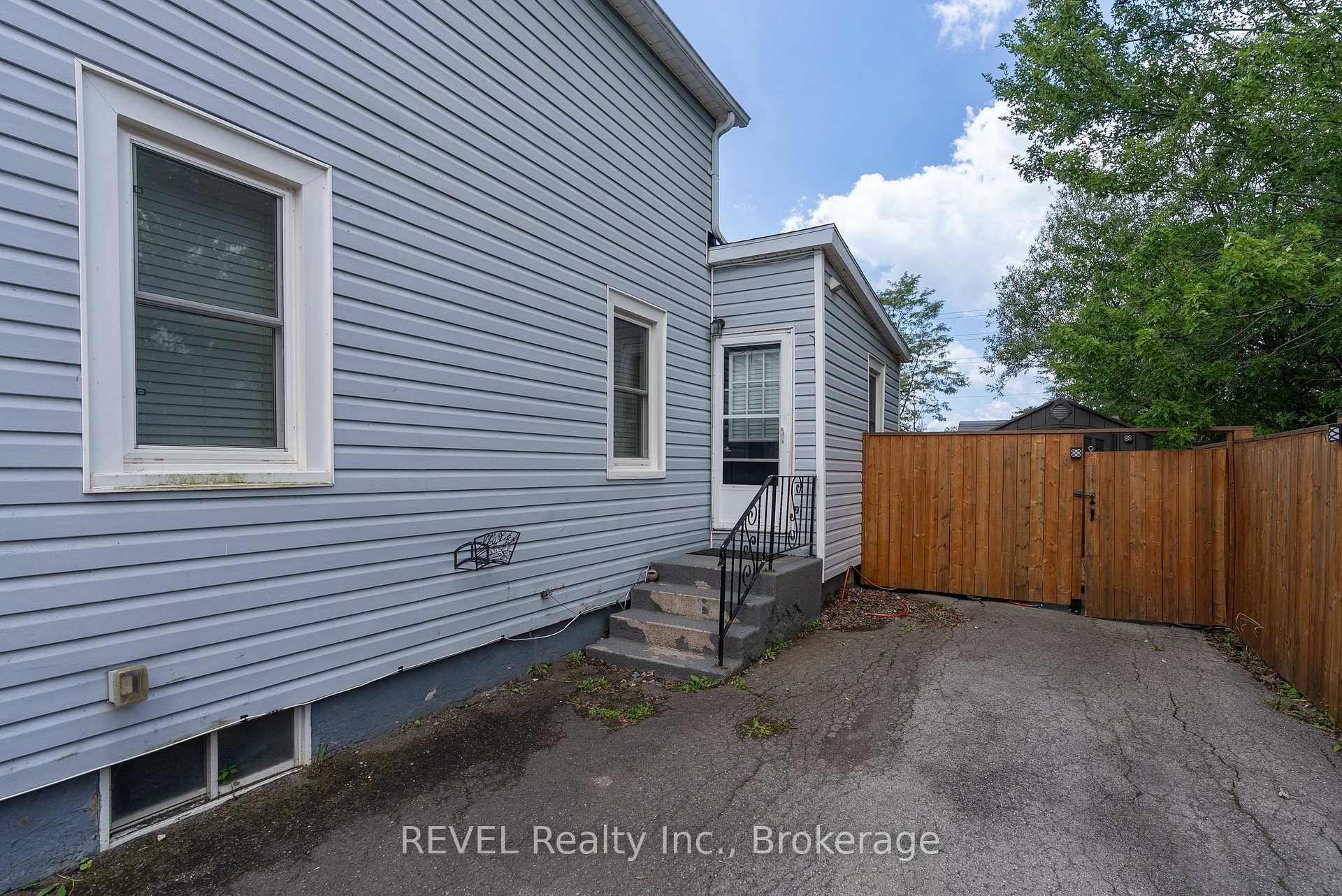 Photo 38 of 650 Deere Street, Welland, Lincoln/Crowland — HOMEH