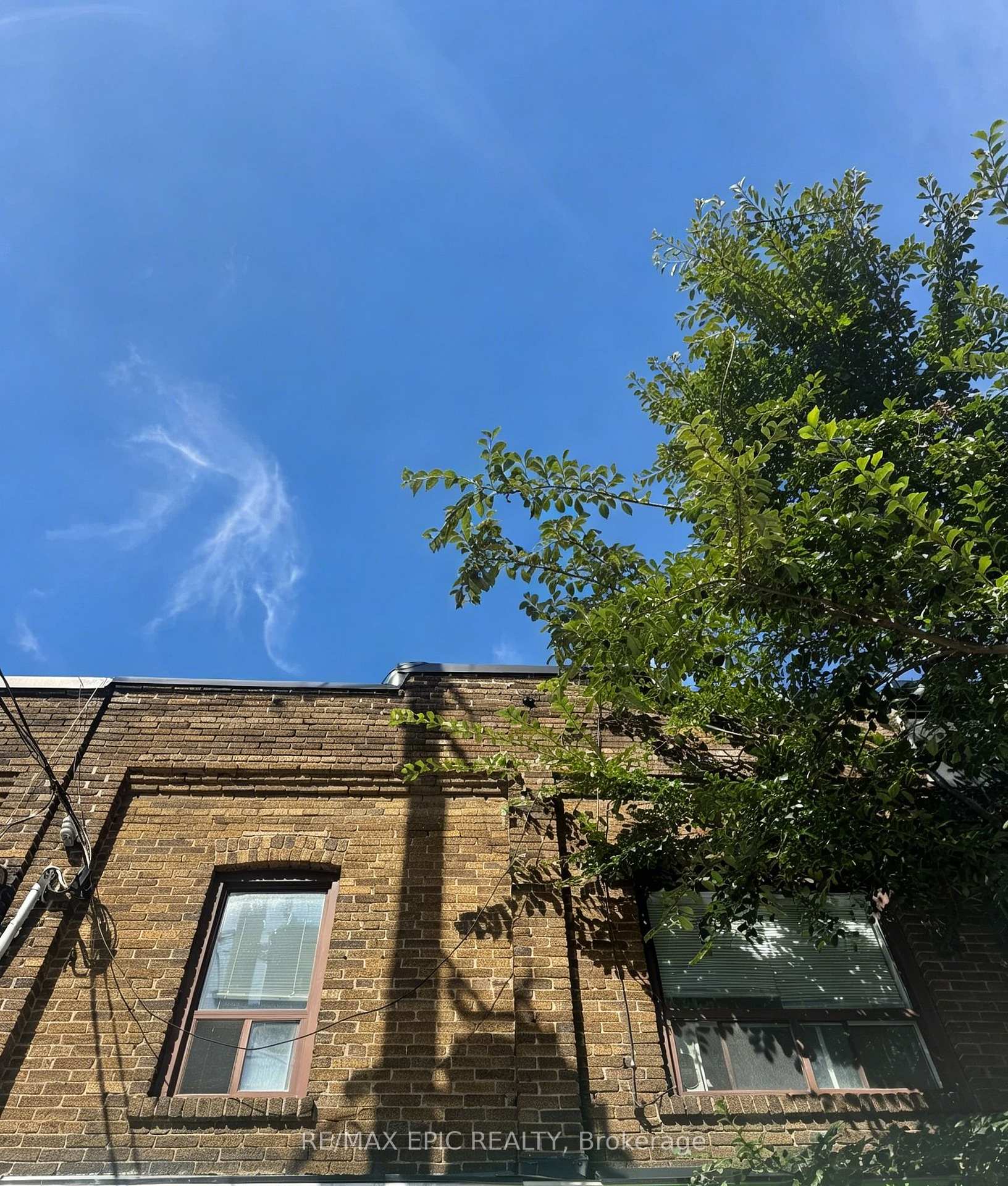 Photo 2 of Unit Upper/2nd Floor, 1044 Kingston Road, Toronto, The Beaches — HOMEH