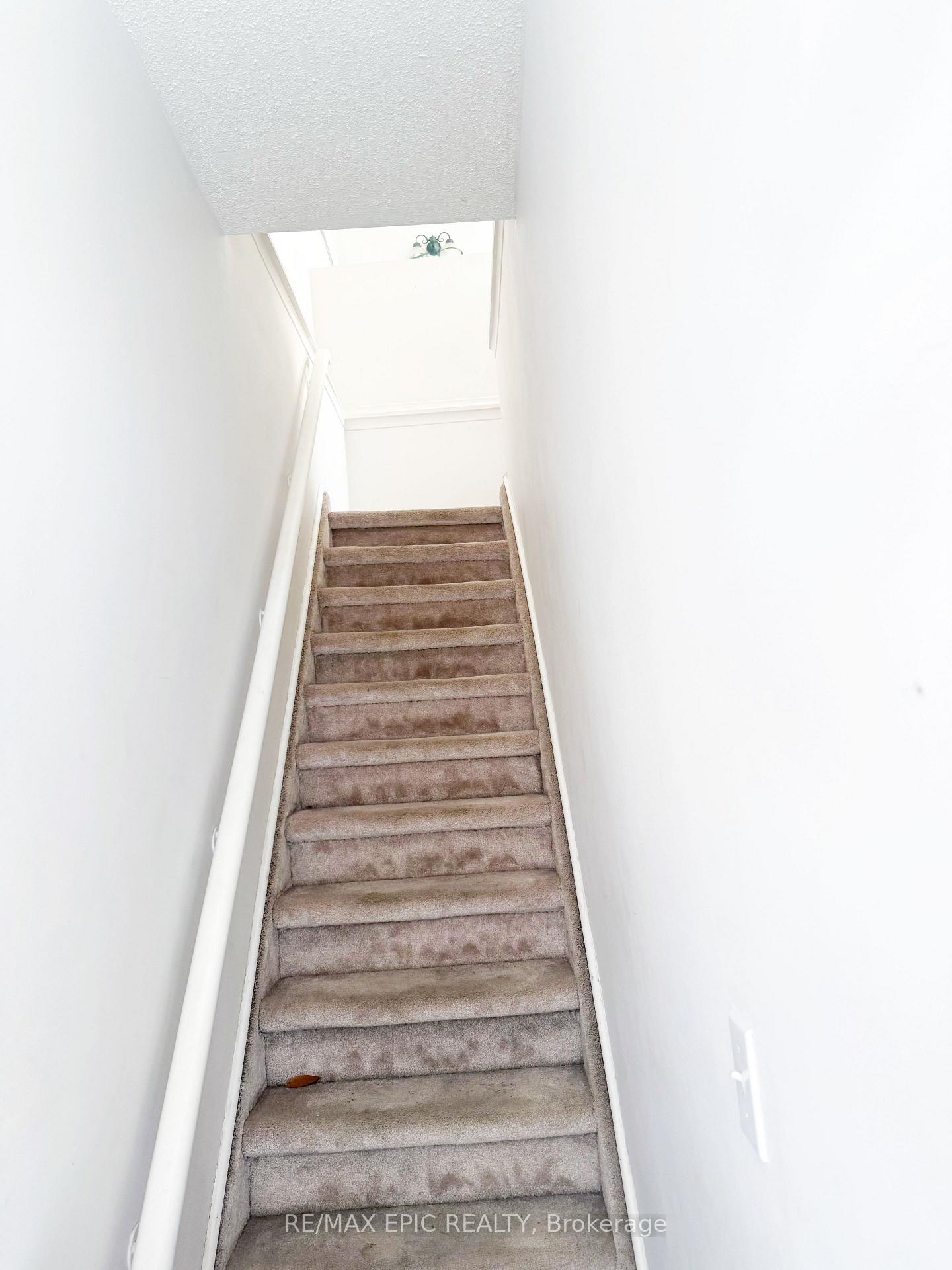 Photo 3 of Unit Upper/2nd Floor, 1044 Kingston Road, Toronto, The Beaches — HOMEH