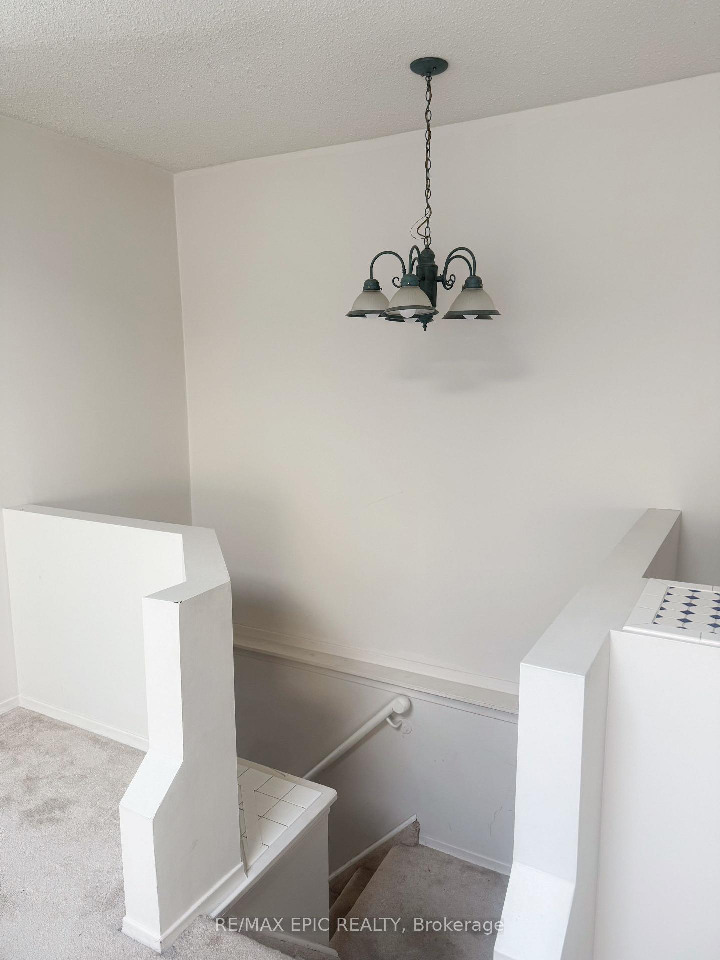 Photo 4 of Unit Upper/2nd Floor, 1044 Kingston Road, Toronto, The Beaches — HOMEH