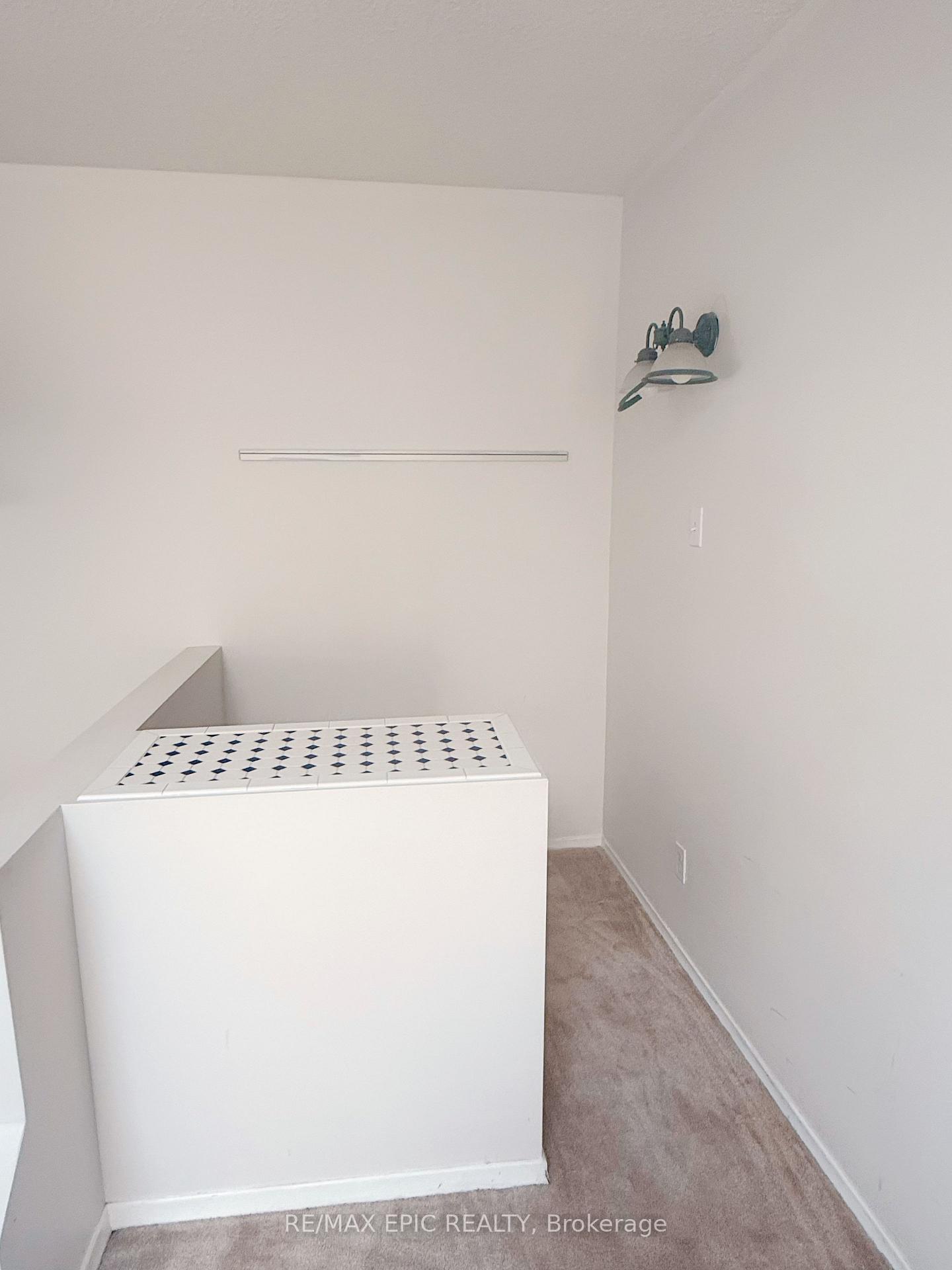 Photo 6 of Unit Upper/2nd Floor, 1044 Kingston Road, Toronto, The Beaches — HOMEH