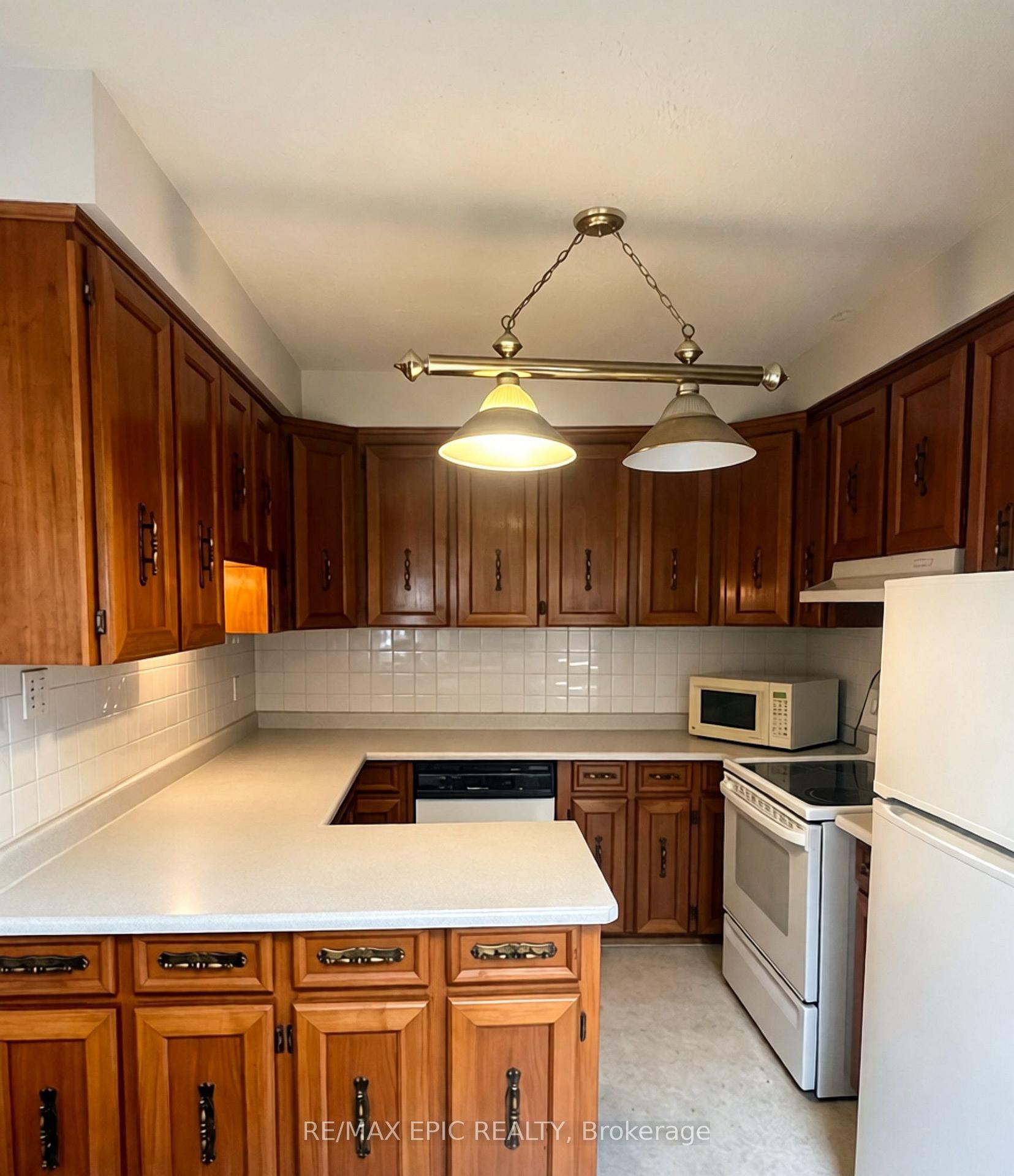 Photo 10 of Unit Upper/2nd Floor, 1044 Kingston Road, Toronto, The Beaches — HOMEH