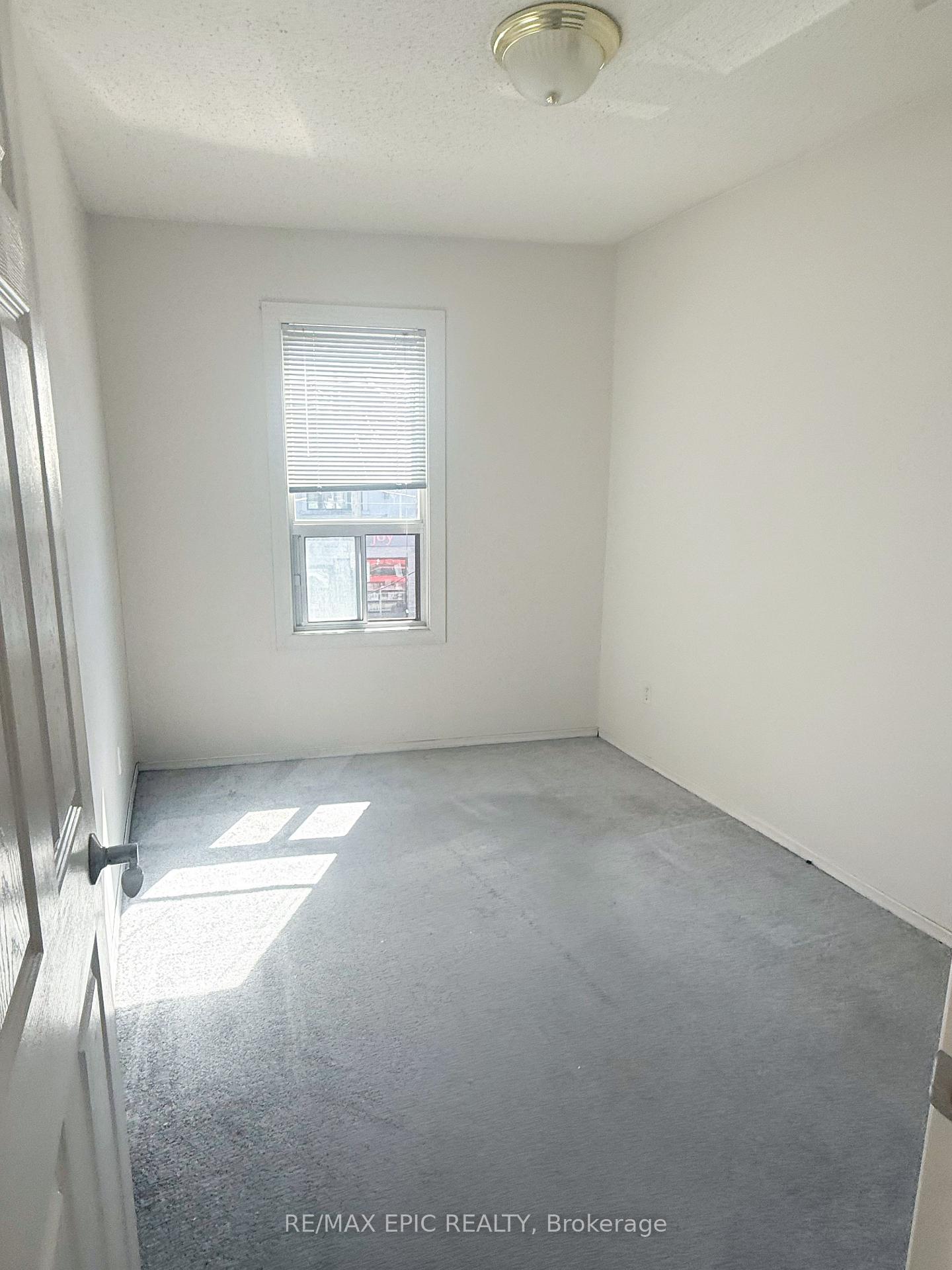 Photo 15 of Unit Upper/2nd Floor, 1044 Kingston Road, Toronto, The Beaches — HOMEH