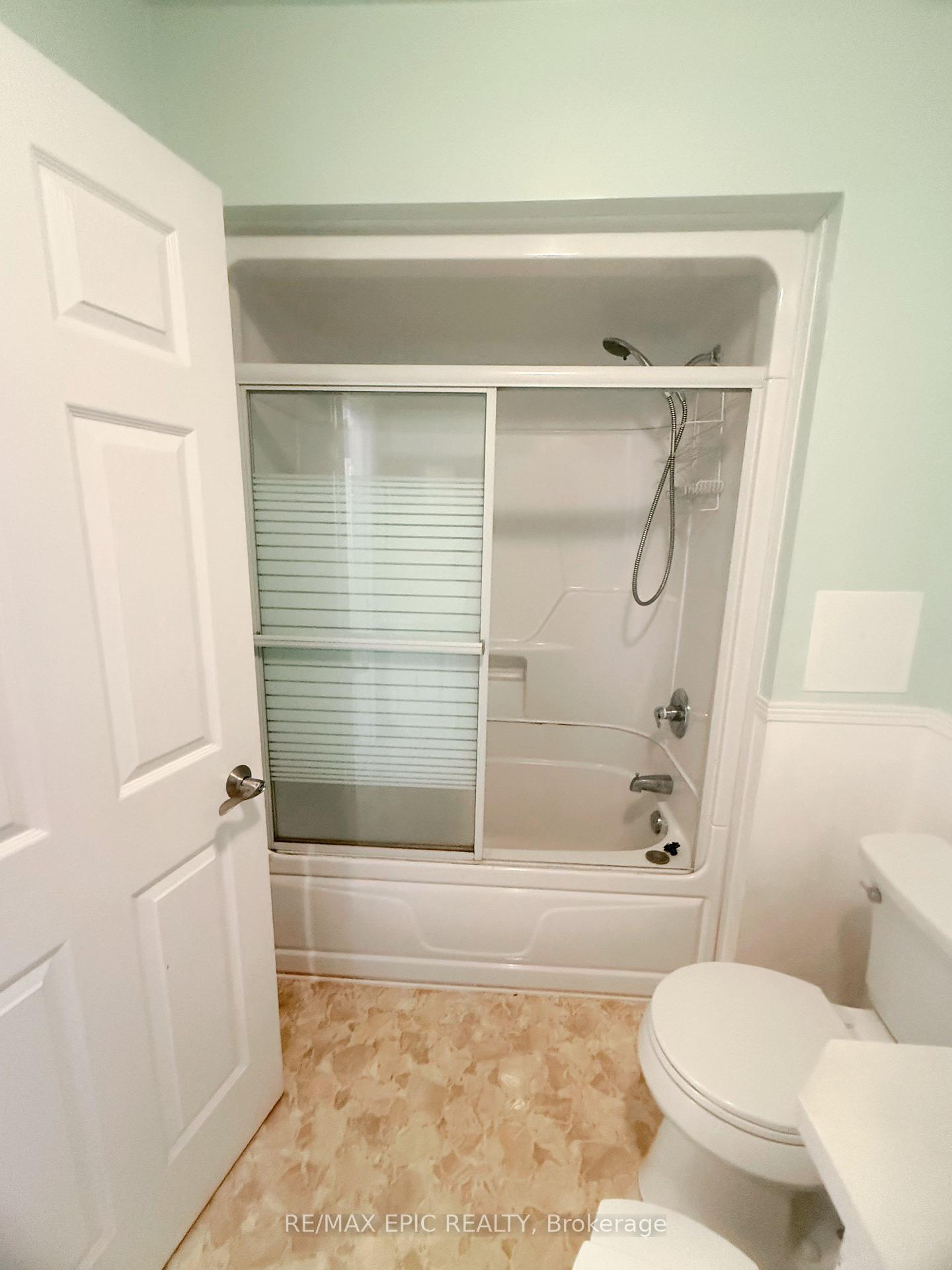 Photo 17 of Unit Upper/2nd Floor, 1044 Kingston Road, Toronto, The Beaches — HOMEH