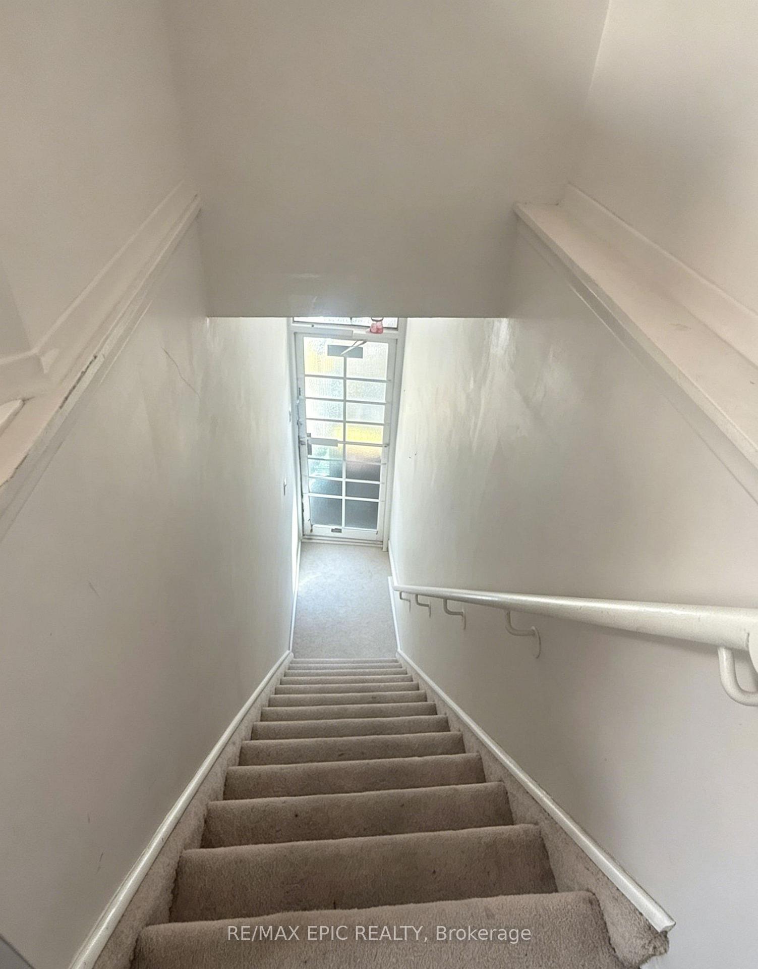 Photo 19 of Unit Upper/2nd Floor, 1044 Kingston Road, Toronto, The Beaches — HOMEH