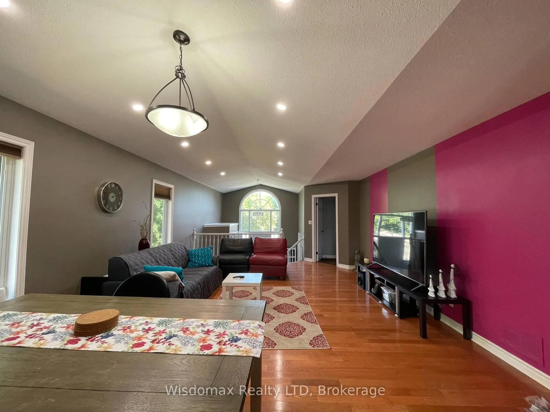 Photo 3 of 8272 Woodsview Crescent, Niagara Falls, Ascot — HOMEH