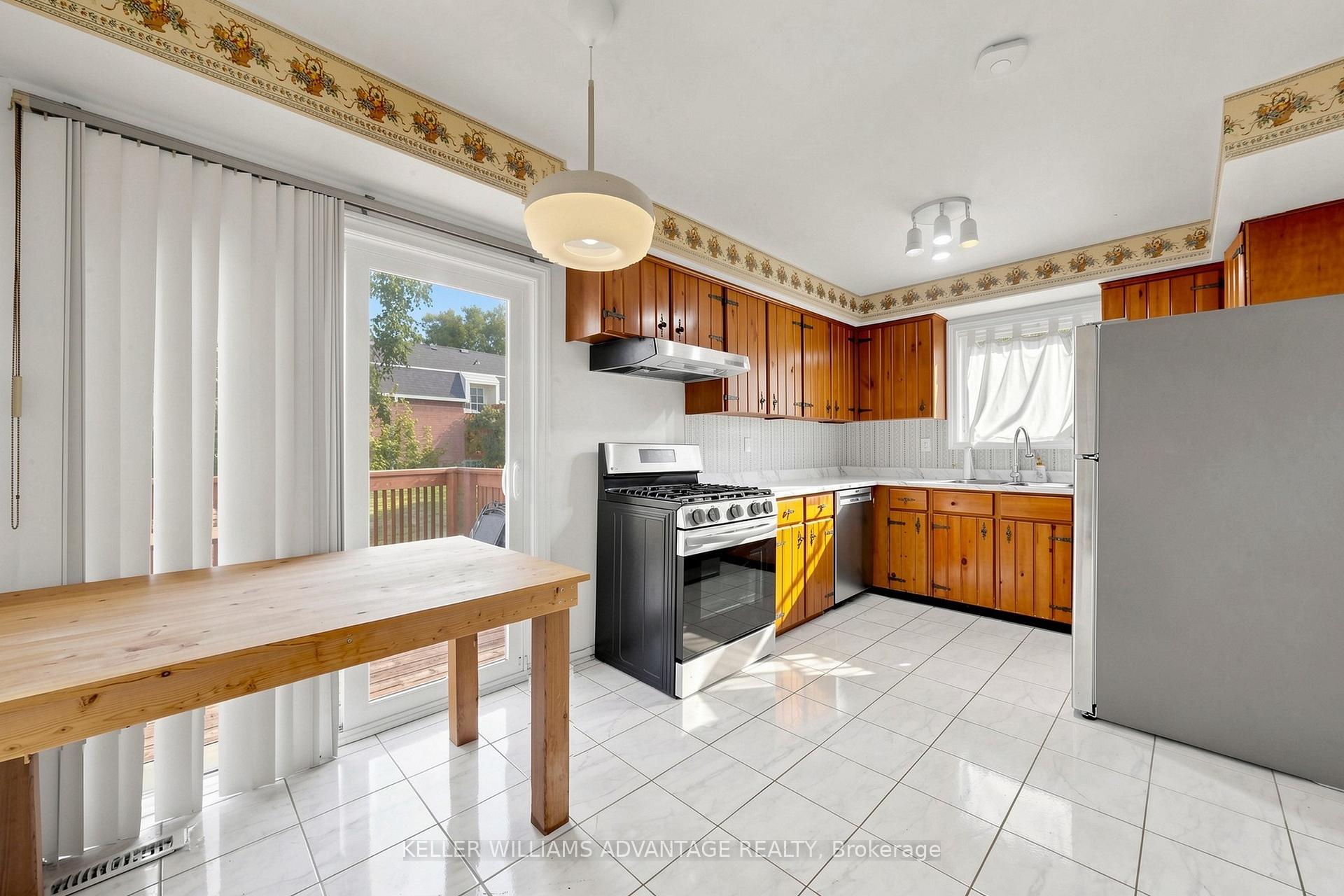 Photo 10 of 58 Ambercroft Boulevard, Scarborough, Steeles — HOMEH