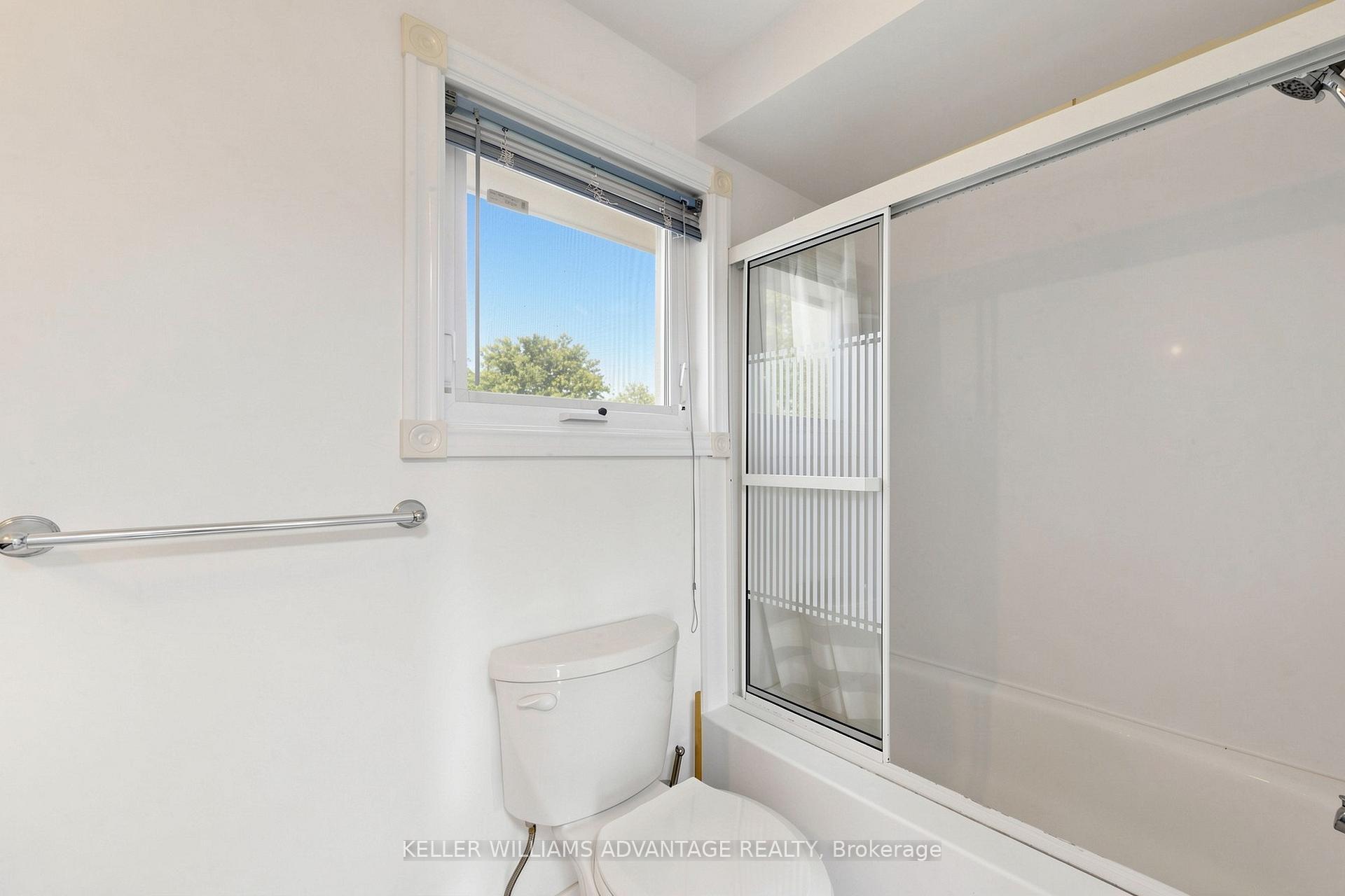 Photo 23 of 58 Ambercroft Boulevard, Scarborough, Steeles — HOMEH