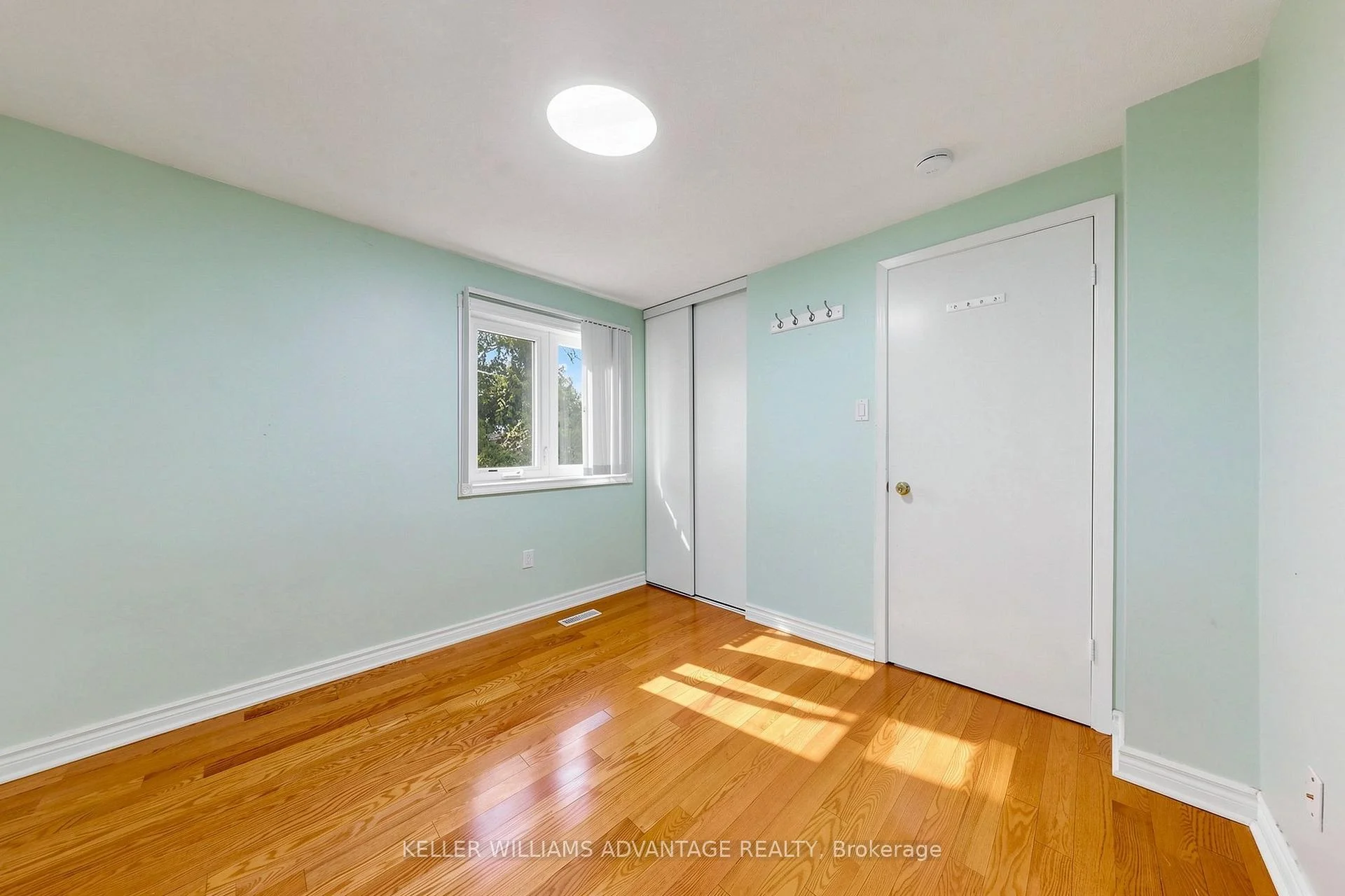 Photo 17 of 58 Ambercroft Boulevard, Scarborough, Steeles — HOMEH