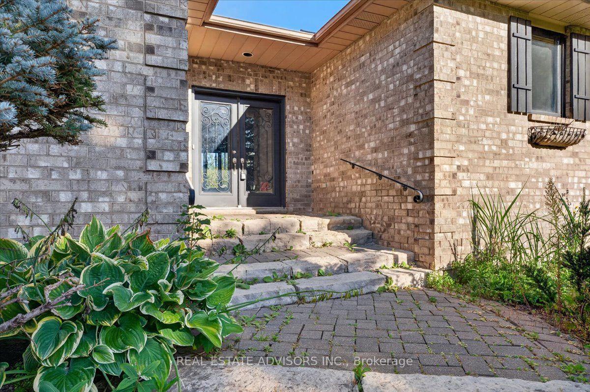 Photo 4 of 19 Mcconachie Crescent, Caledon, Rural Caledon — HOMEH