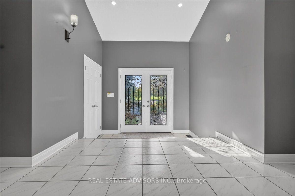 Photo 10 of 19 Mcconachie Crescent, Caledon, Rural Caledon — HOMEH