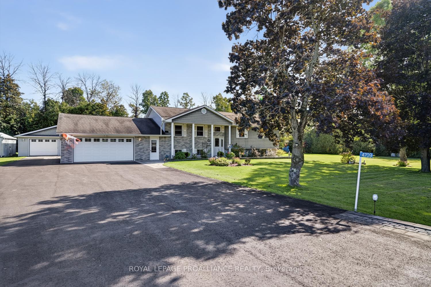 Photo 2 of 4709 Corbett Street, Augusta, Augusta Twp — HOMEH