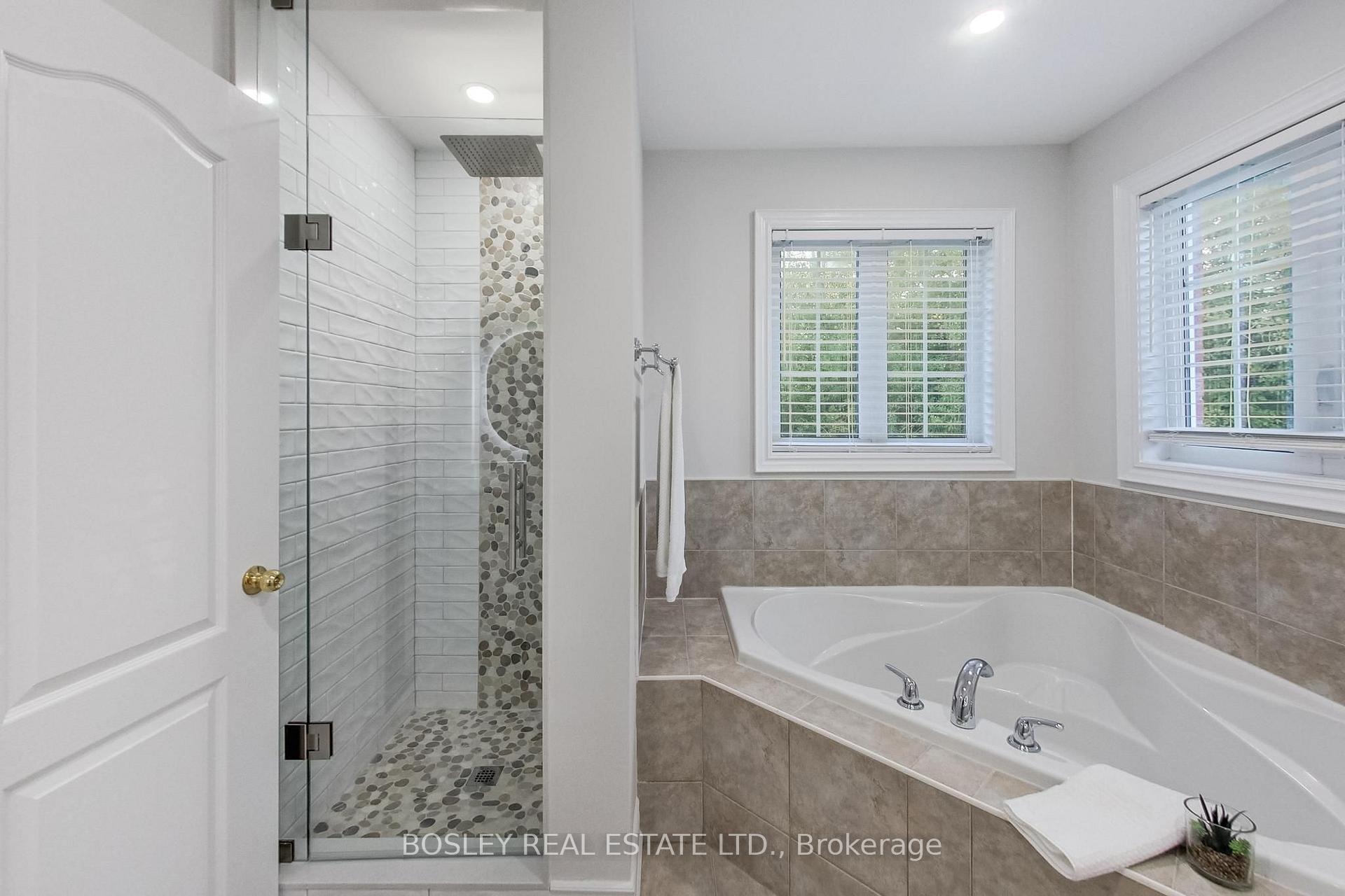 Photo 26 of 20 Trish Drive, Richmond Hill, Oak Ridges Lake Wilcox — HOMEH