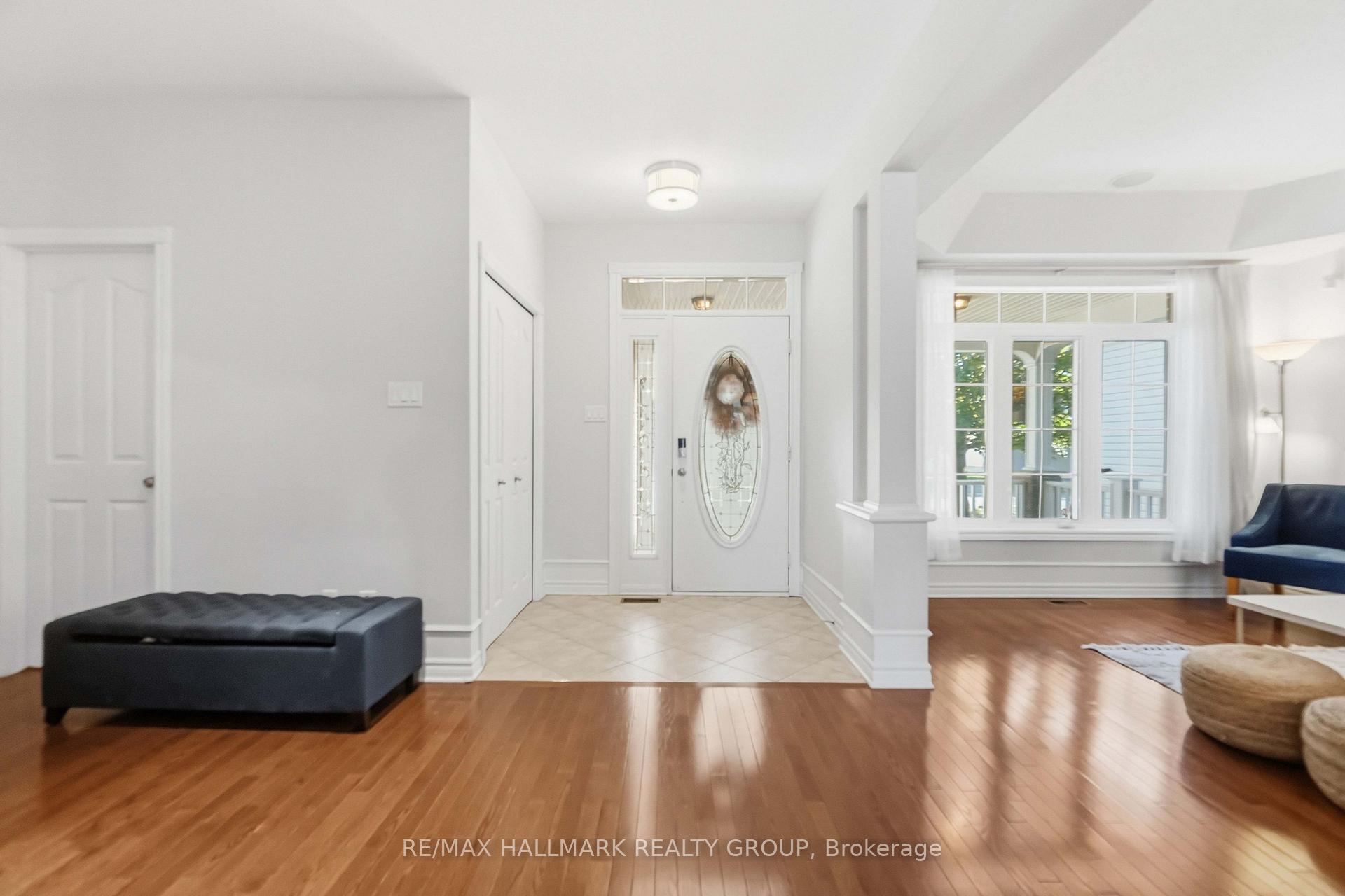 Photo 3 of 212 Janet Way, Ottawa, Notting Hill/Summerside — HOMEH