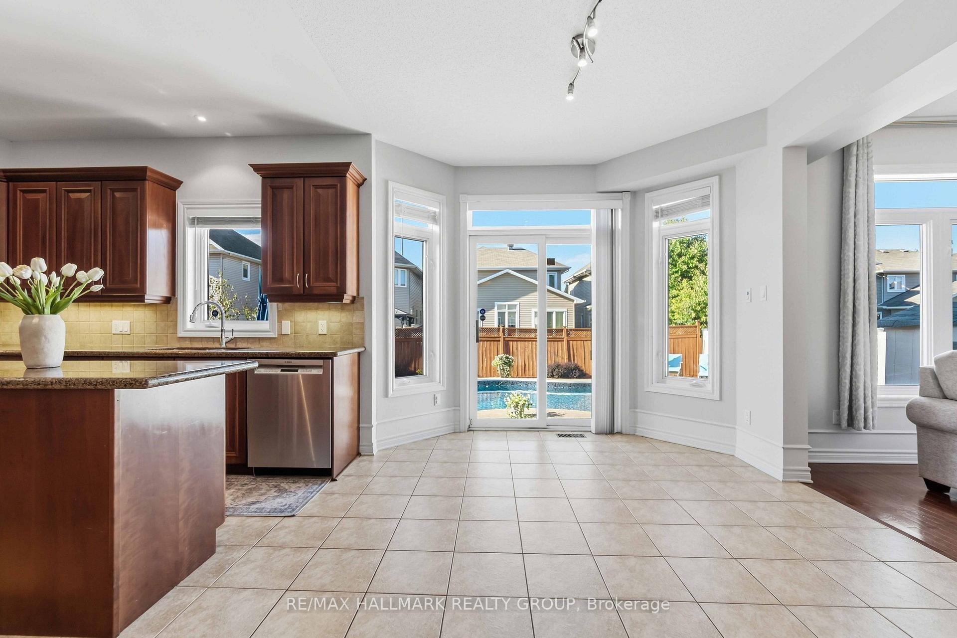 Photo 17 of 212 Janet Way, Ottawa, Notting Hill/Summerside — HOMEH