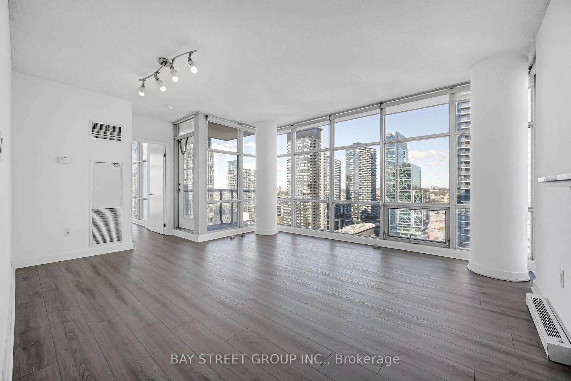 Photo 5 of Unit 3703, 35 Mariner Terrace, Toronto, Waterfront Communities — HOMEH