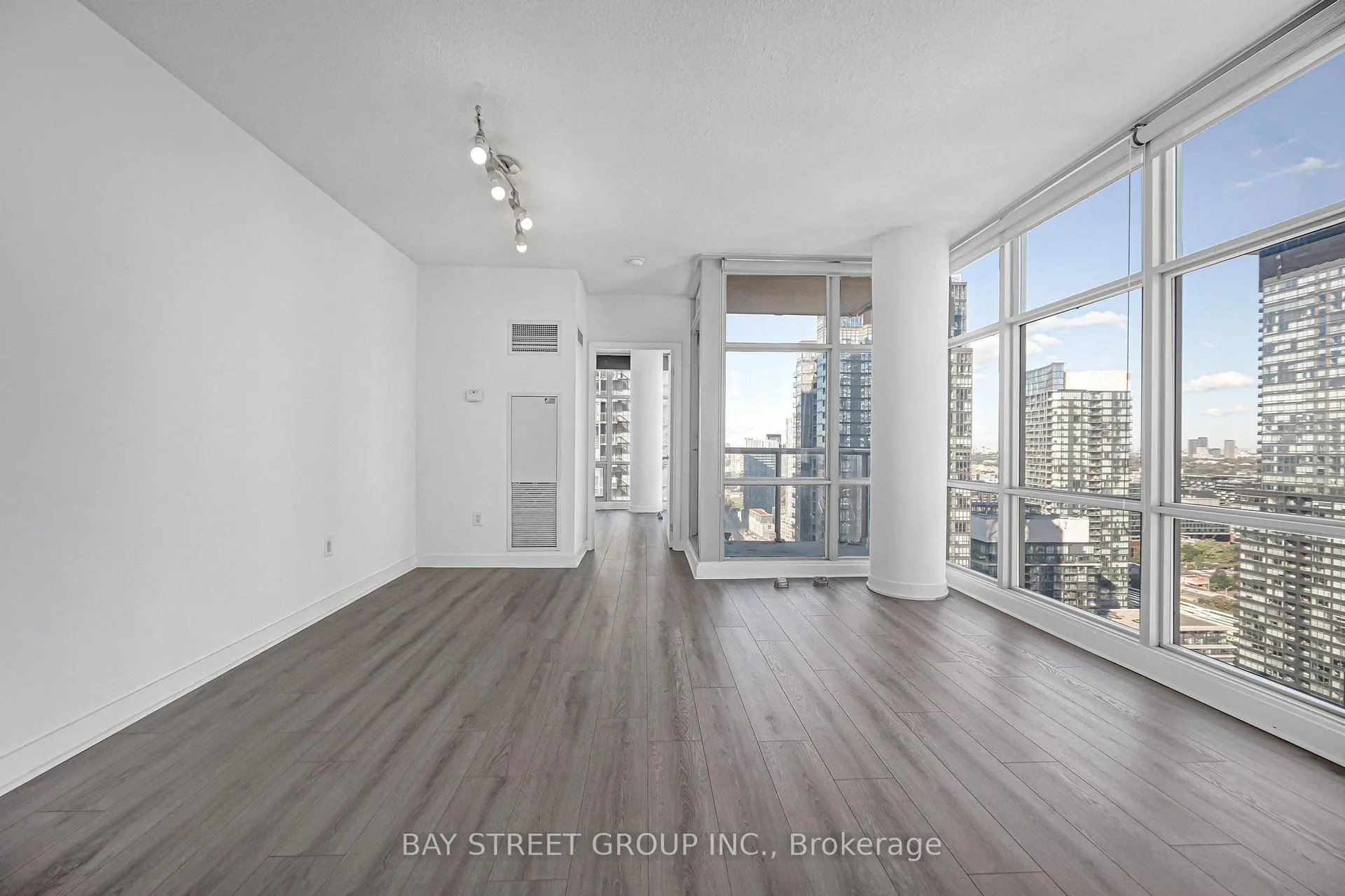Photo 7 of Unit 3703, 35 Mariner Terrace, Toronto, Waterfront Communities — HOMEH