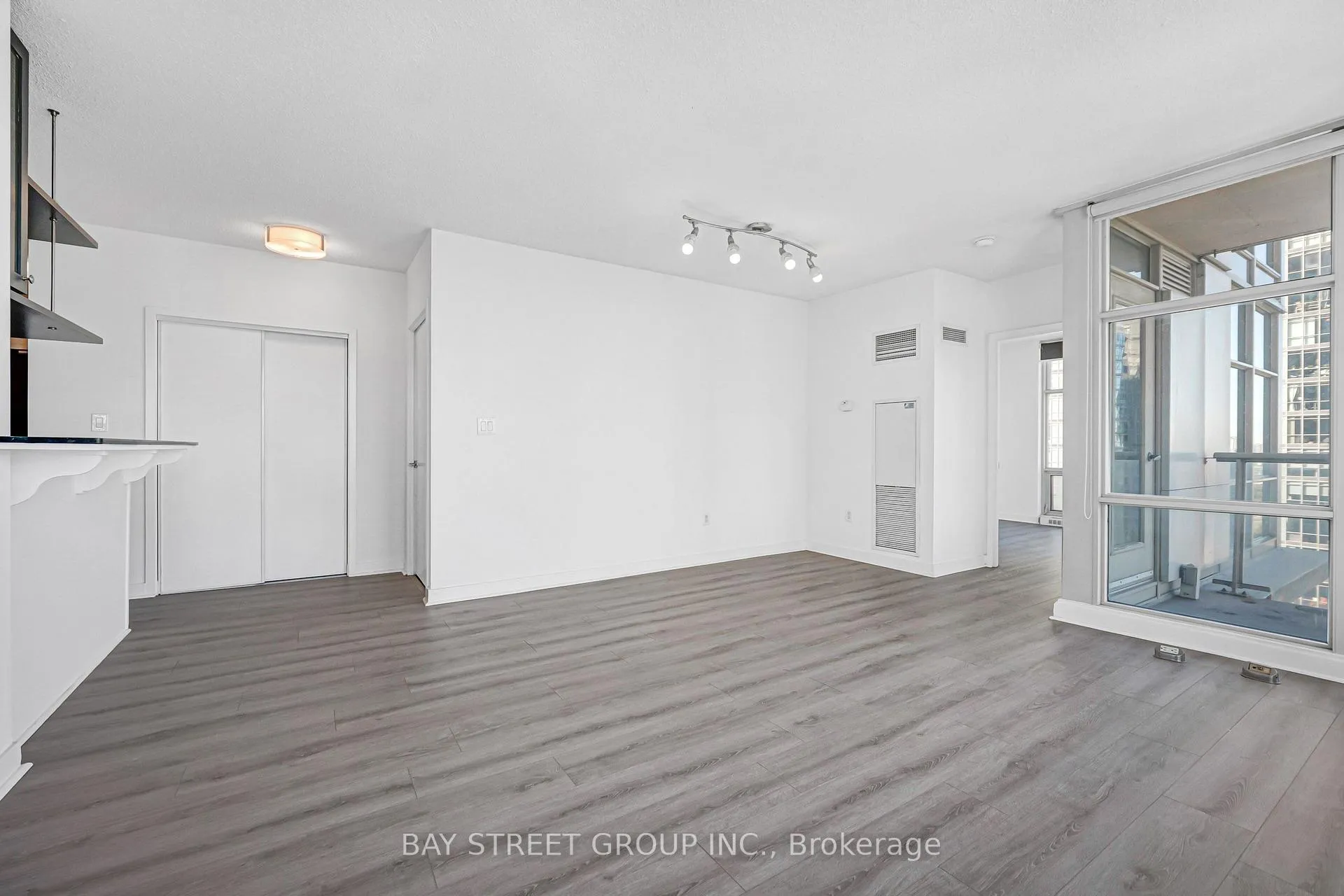 Photo 9 of Unit 3703, 35 Mariner Terrace, Toronto, Waterfront Communities — HOMEH
