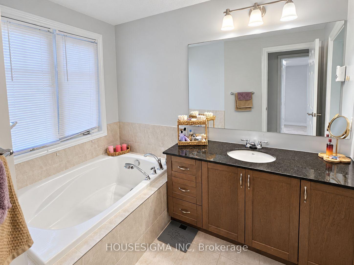Photo 11 of 63 Tapadero Avenue, Ottawa, Kanata - Emerald Meadows/Trailwest — HOMEH