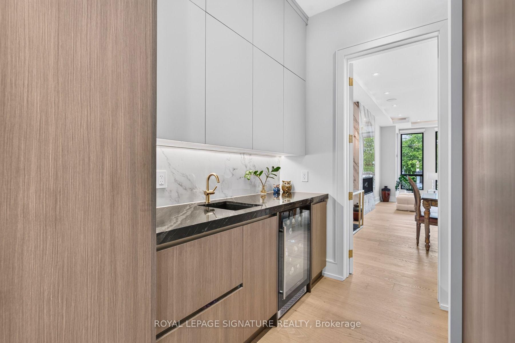 Photo 16 of 257 Lawrence Avenue E, North York, Bridle Path-Sunnybrook-York Mills — HOMEH