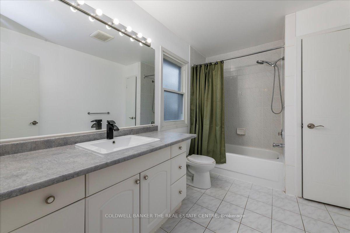 Photo 13 of Unit 9, 119 D'ambrosio Drive, Barrie, Painswick North — HOMEH