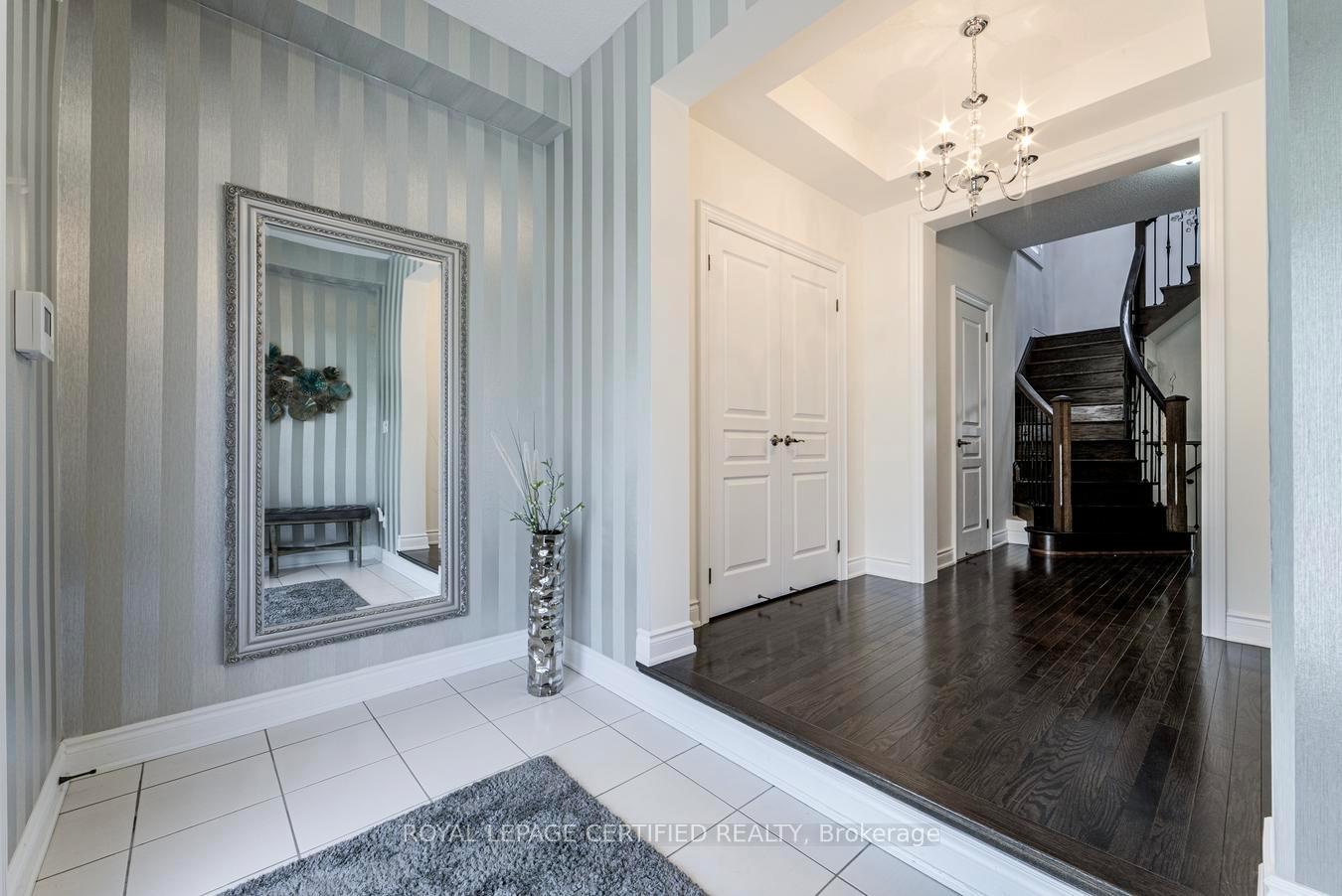 Photo 3 of 41 Danby Street, Vaughan, Kleinburg — HOMEH