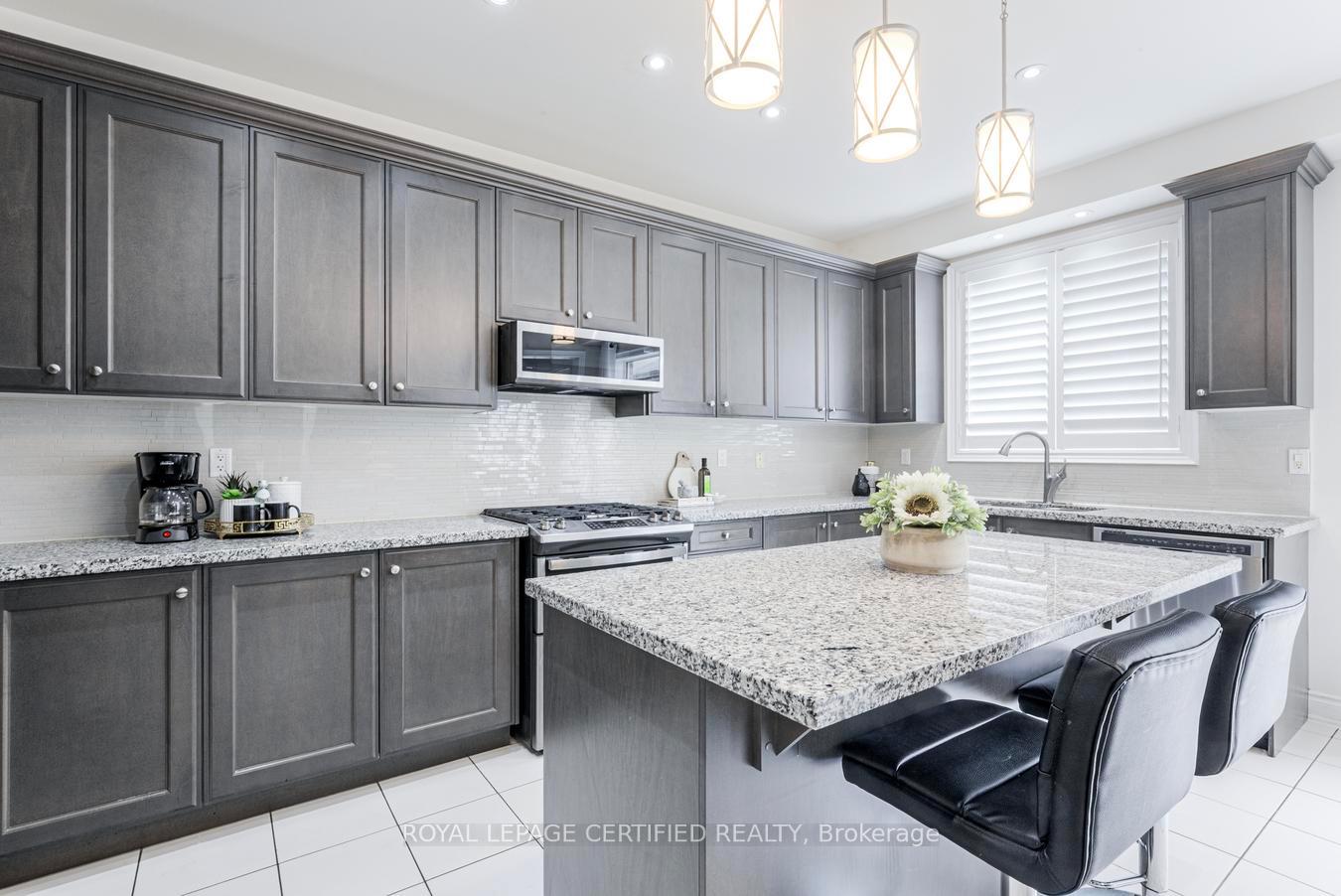 Photo 9 of 41 Danby Street, Vaughan, Kleinburg — HOMEH
