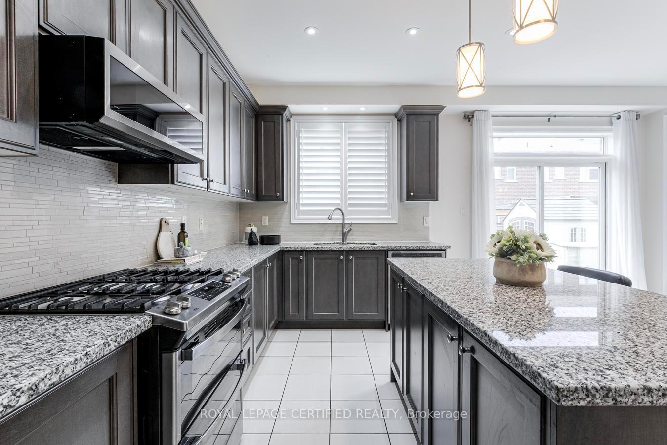 Photo 10 of 41 Danby Street, Vaughan, Kleinburg — HOMEH