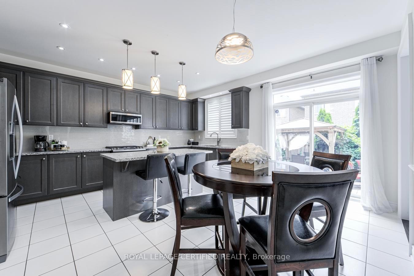 Photo 11 of 41 Danby Street, Vaughan, Kleinburg — HOMEH