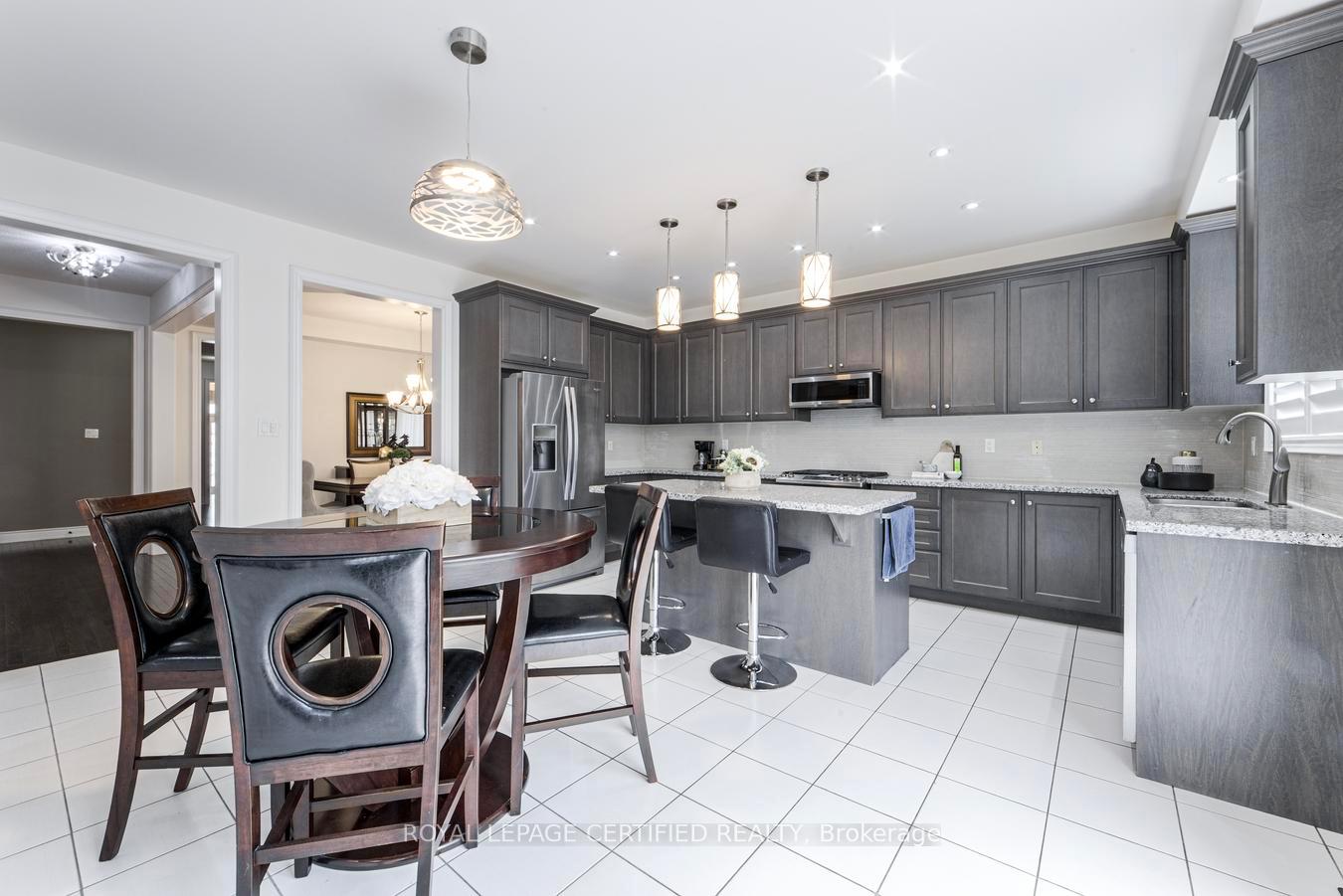Photo 12 of 41 Danby Street, Vaughan, Kleinburg — HOMEH