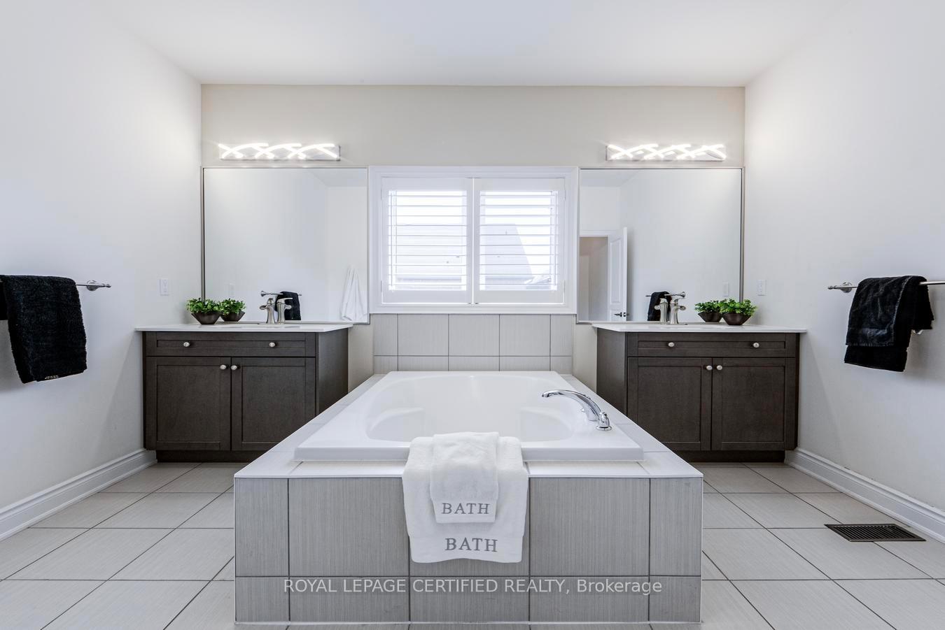 Photo 23 of 41 Danby Street, Vaughan, Kleinburg — HOMEH