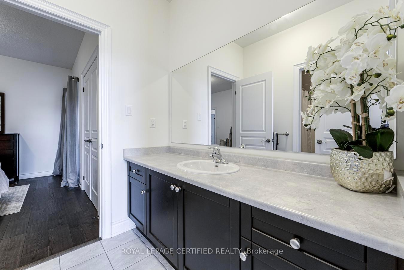 Photo 28 of 41 Danby Street, Vaughan, Kleinburg — HOMEH