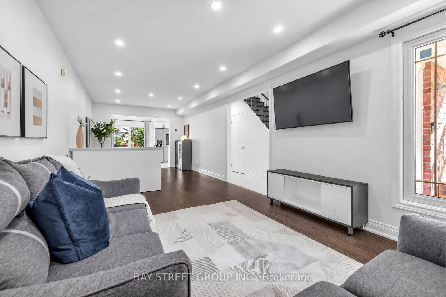Photo 8 of 20 Harness Circle, Markham, Milliken Mills East — HOMEH