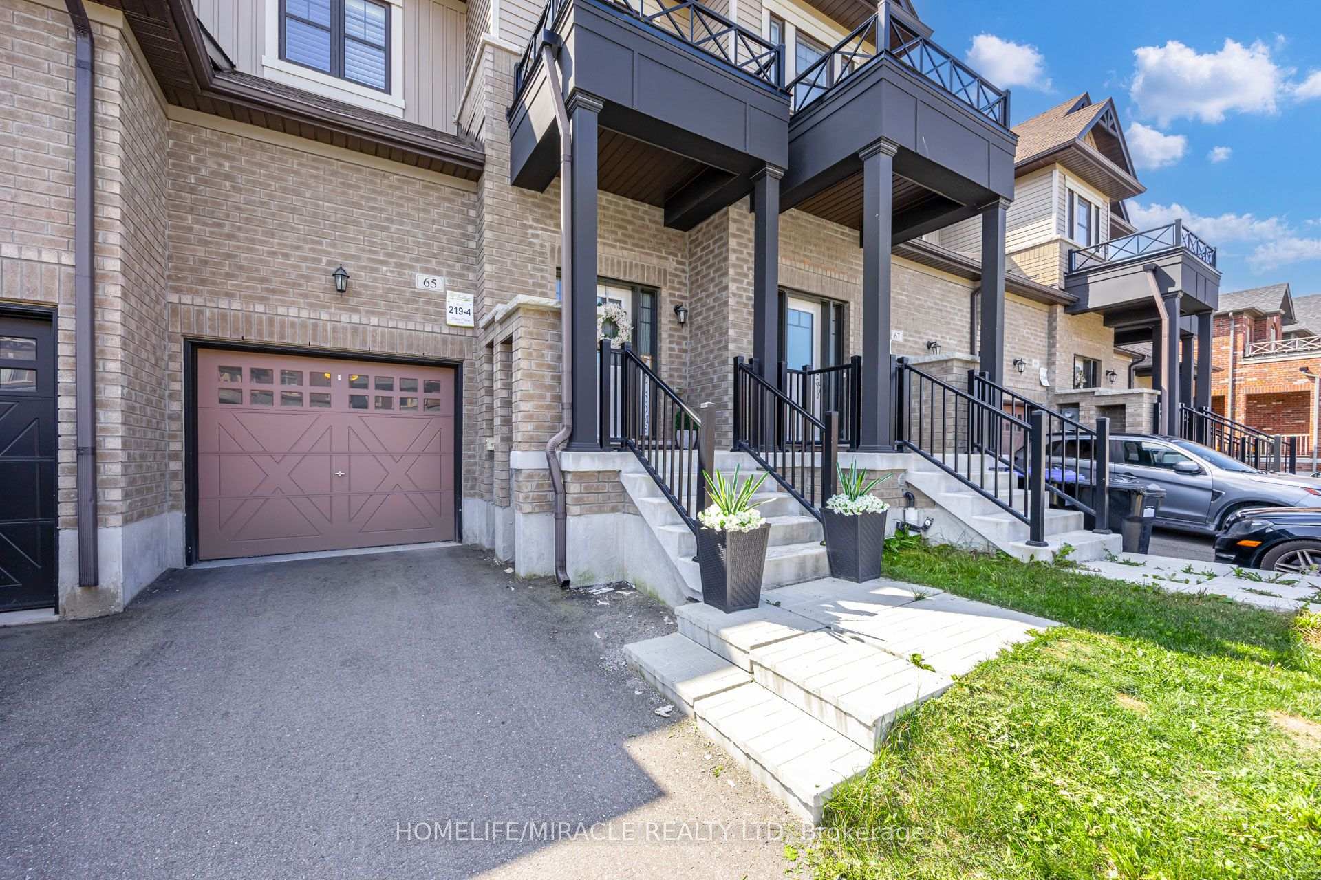 Photo 4 of 65 Lorne Thomas Place, New Tecumseth, Alliston — HOMEH