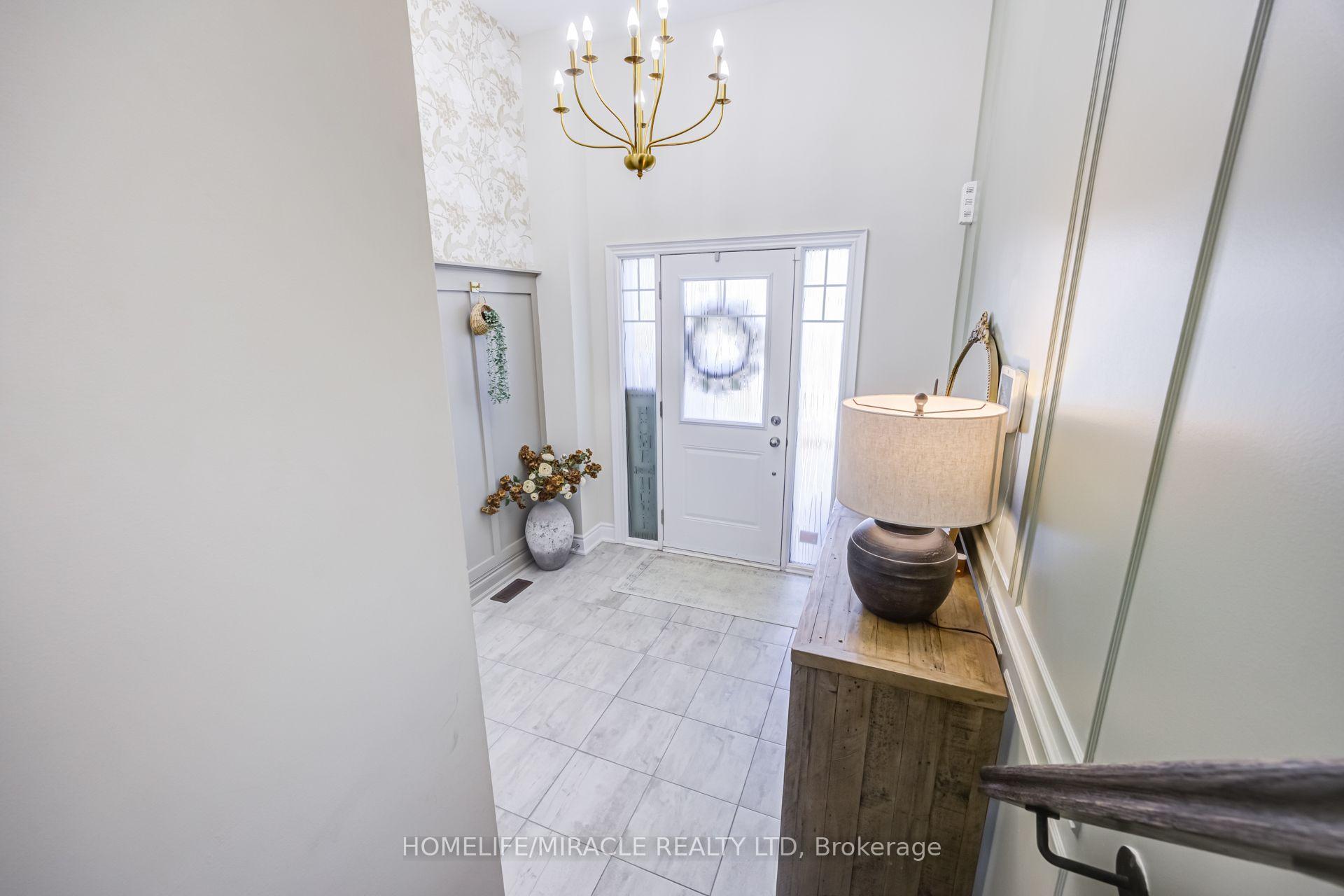 Photo 8 of 65 Lorne Thomas Place, New Tecumseth, Alliston — HOMEH