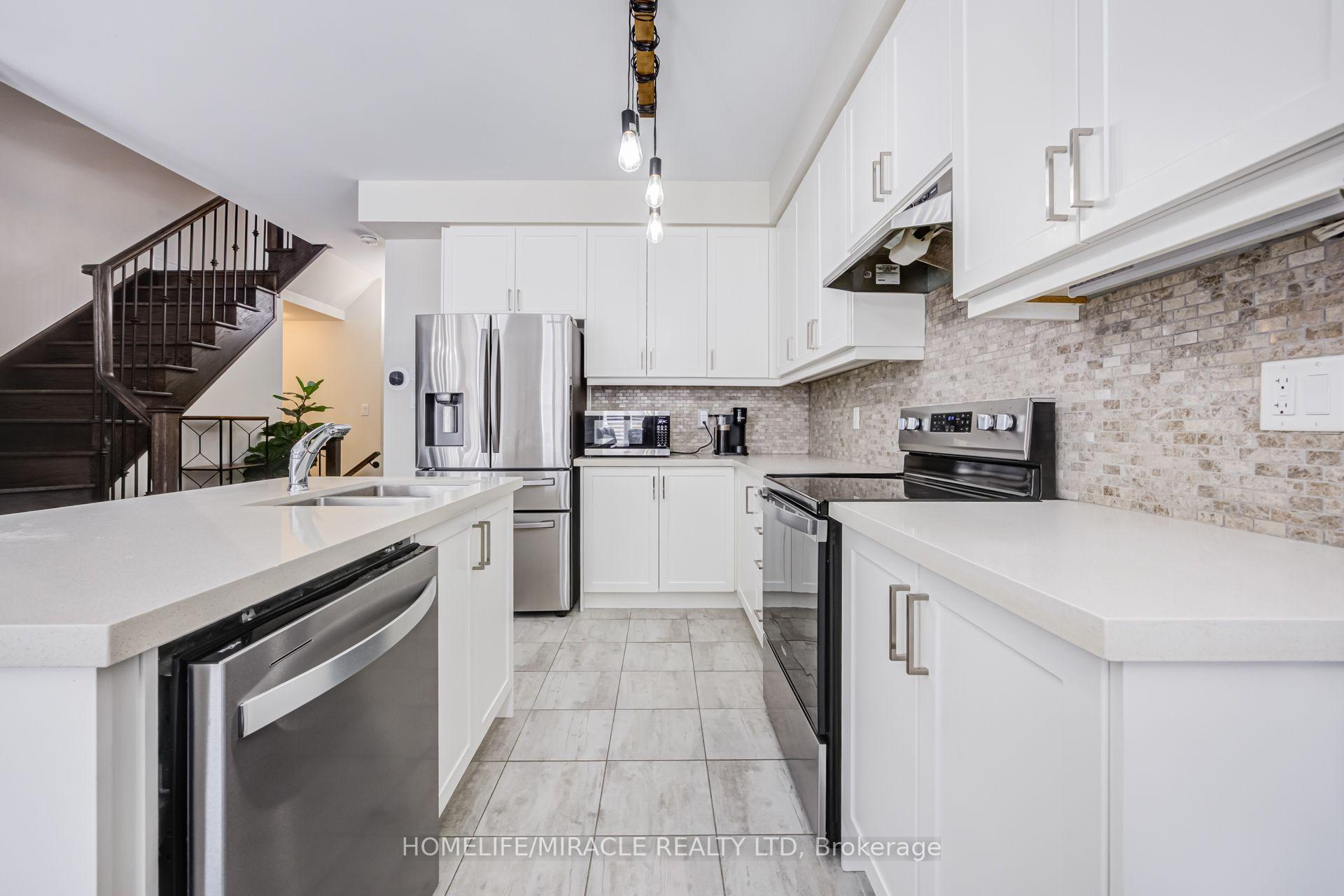 Photo 24 of 65 Lorne Thomas Place, New Tecumseth, Alliston — HOMEH