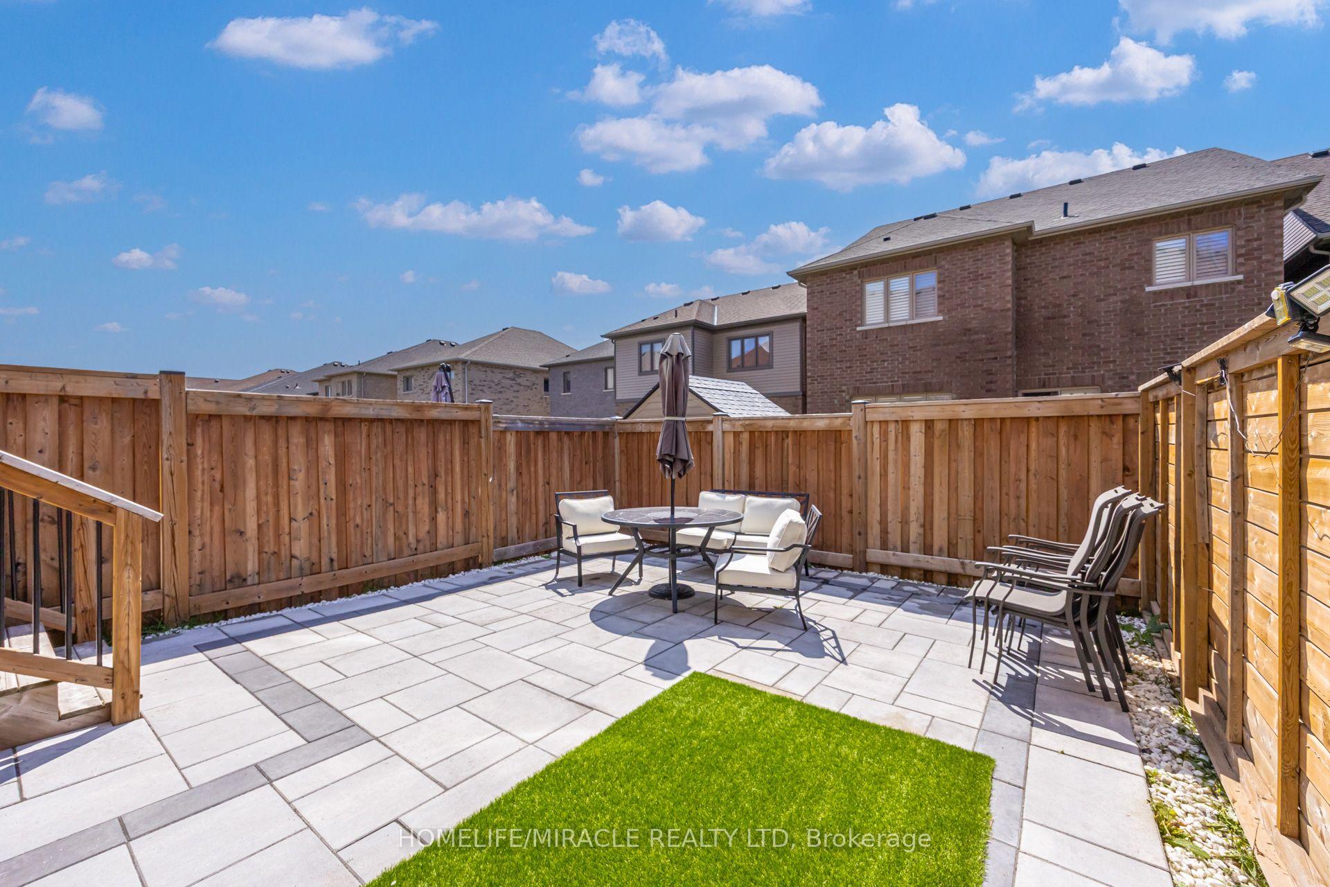 Photo 44 of 65 Lorne Thomas Place, New Tecumseth, Alliston — HOMEH