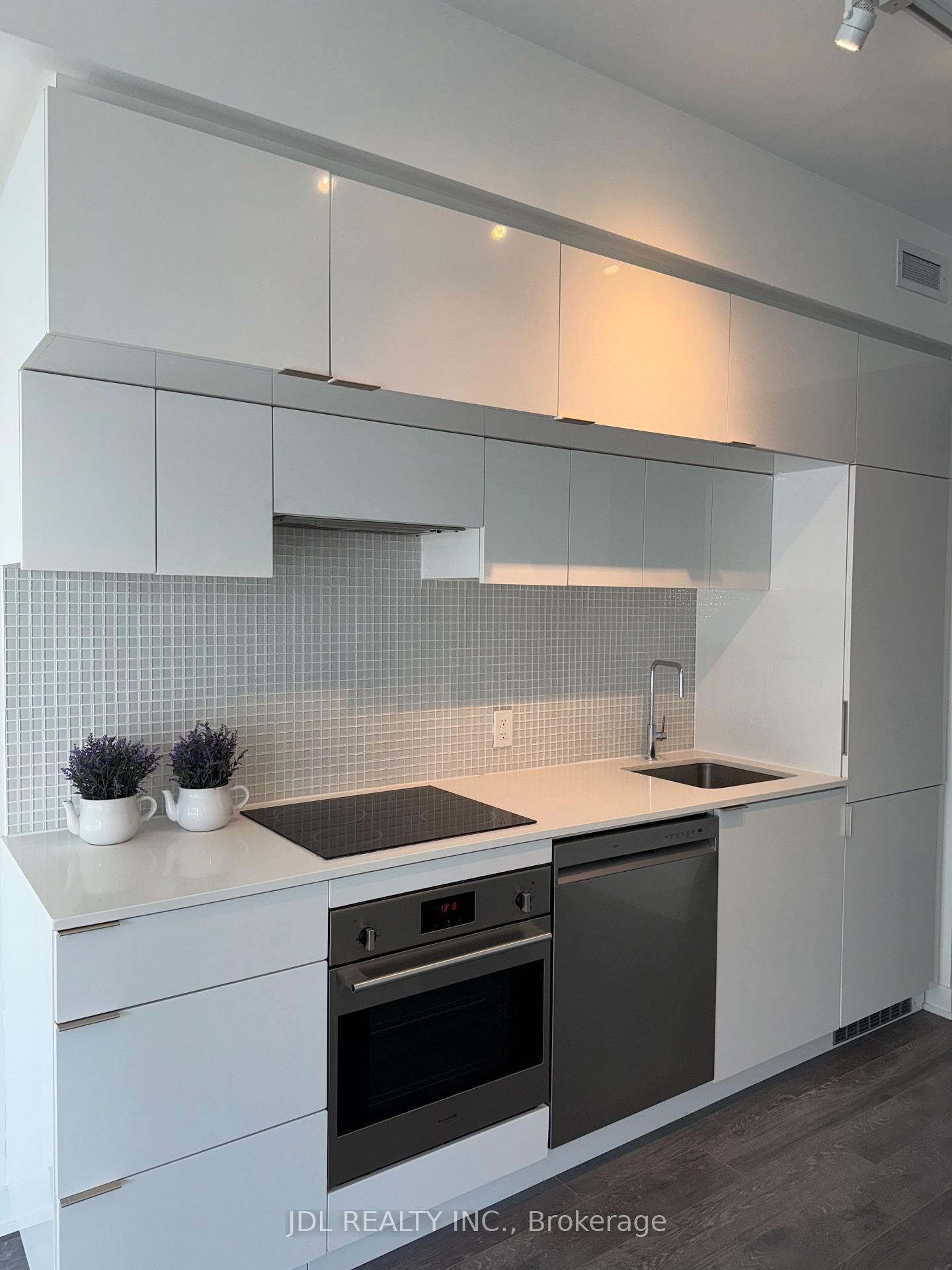 Photo 21 of Unit Unit 1912, 185 Roehampton Avenue, Toronto, Mount Pleasant West — HOMEH