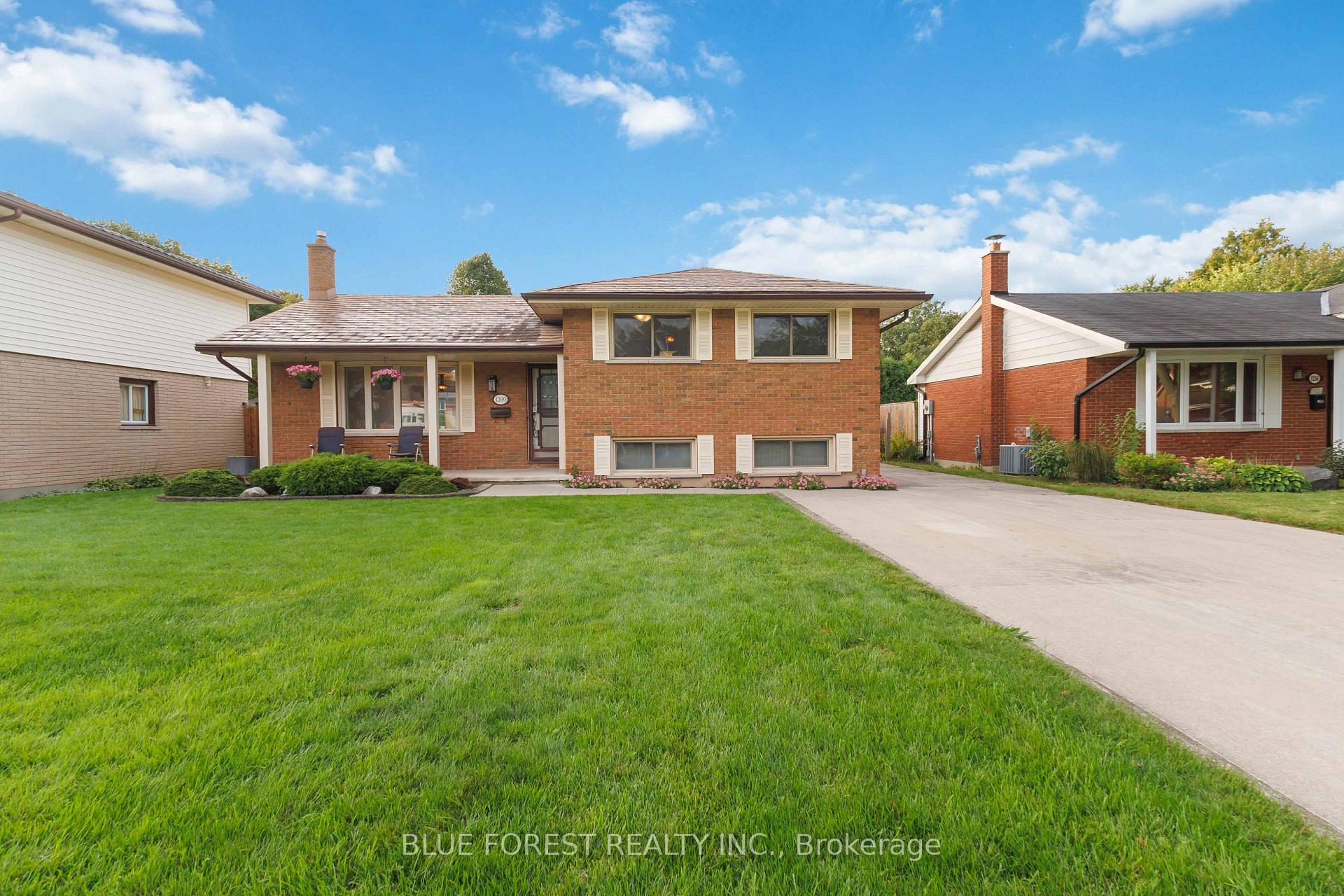 Photo of 1260 Victoria Drive