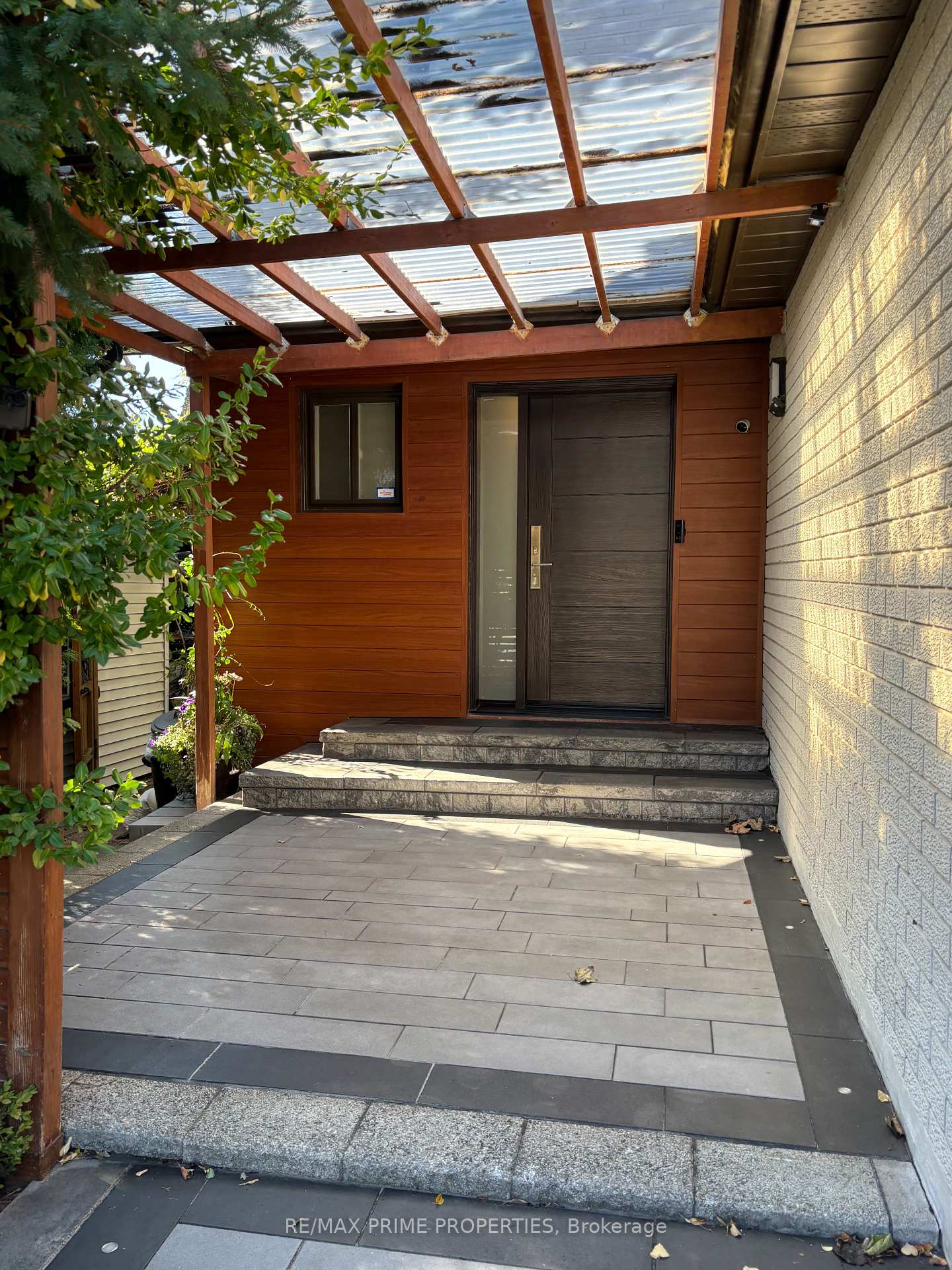 Photo 4 of 338 Brownridge Drive, Vaughan, Brownridge — HOMEH