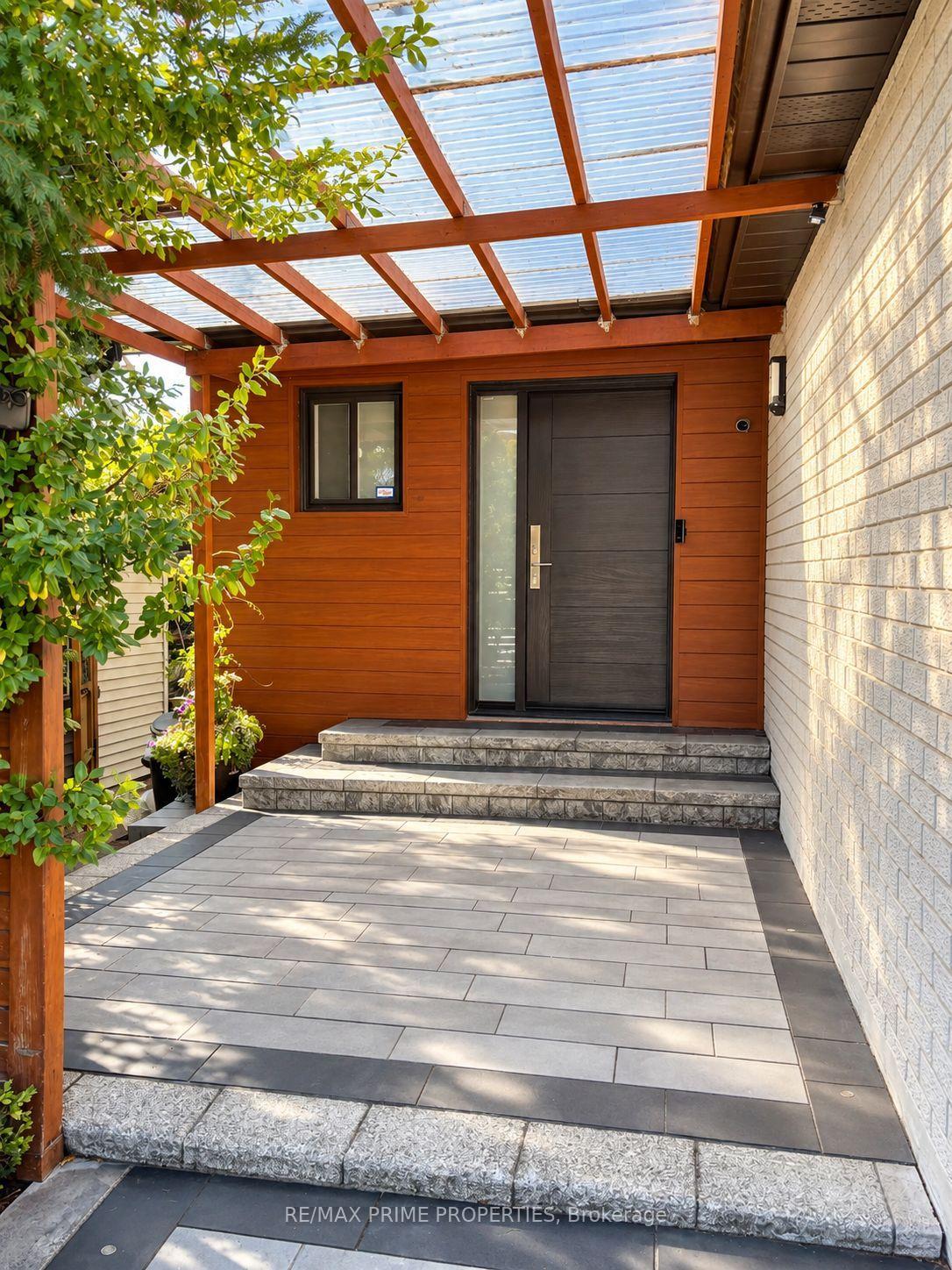 Photo 5 of 338 Brownridge Drive, Vaughan, Brownridge — HOMEH