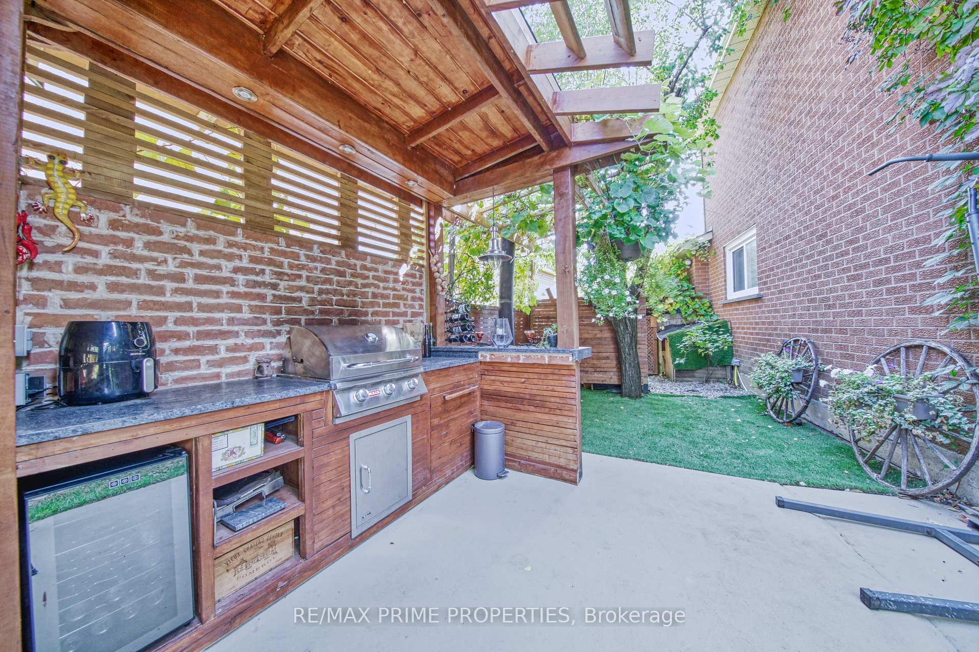 Photo 20 of 338 Brownridge Drive, Vaughan, Brownridge — HOMEH