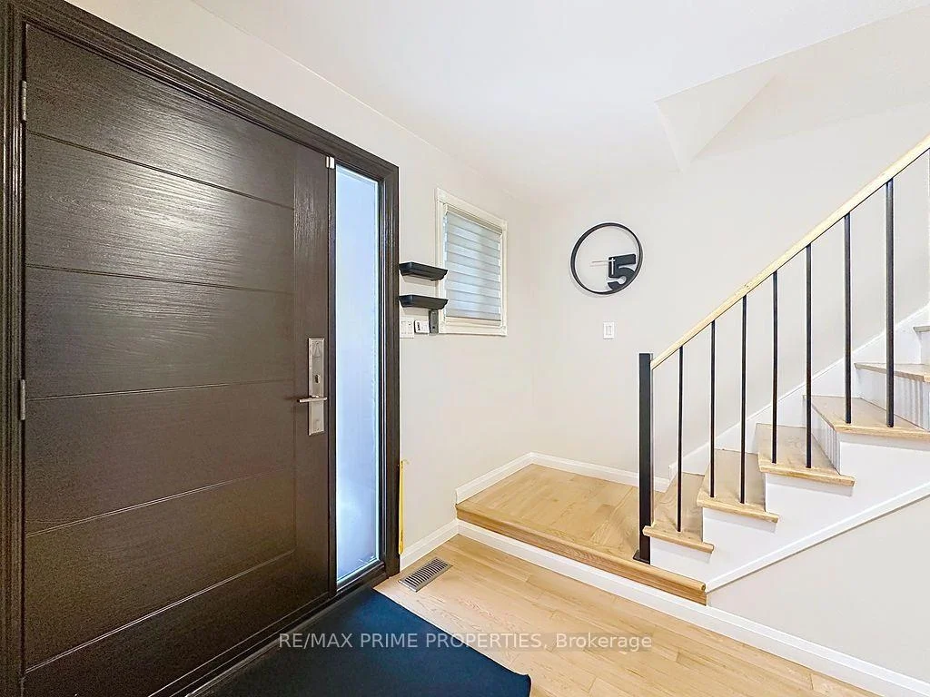 Photo 11 of 338 Brownridge Drive, Vaughan, Brownridge — HOMEH